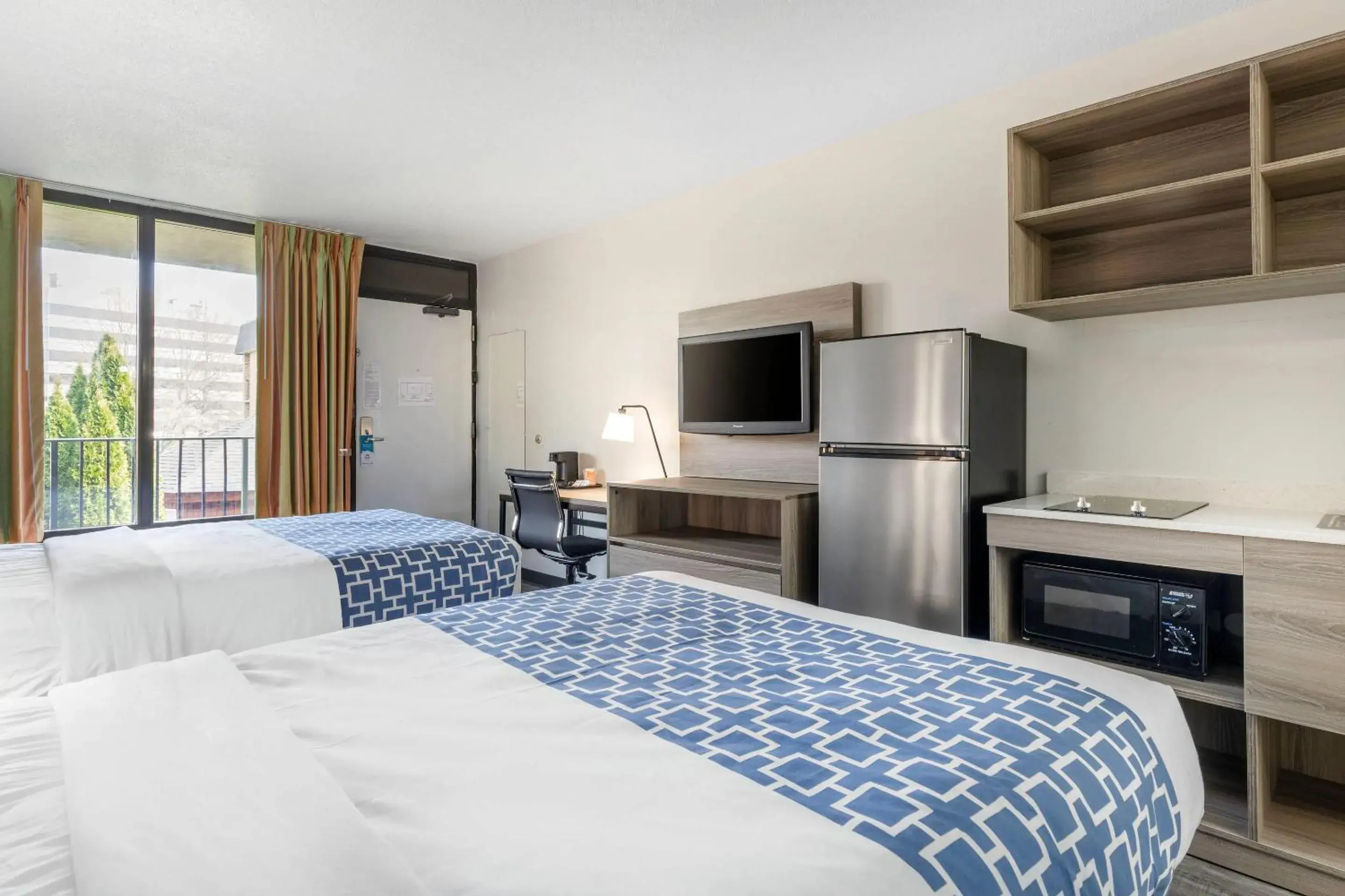 Bedroom, Bed in Suburban Studios Tysons Corner Bedroom, Bed in Suburban Studios Tysons Corner