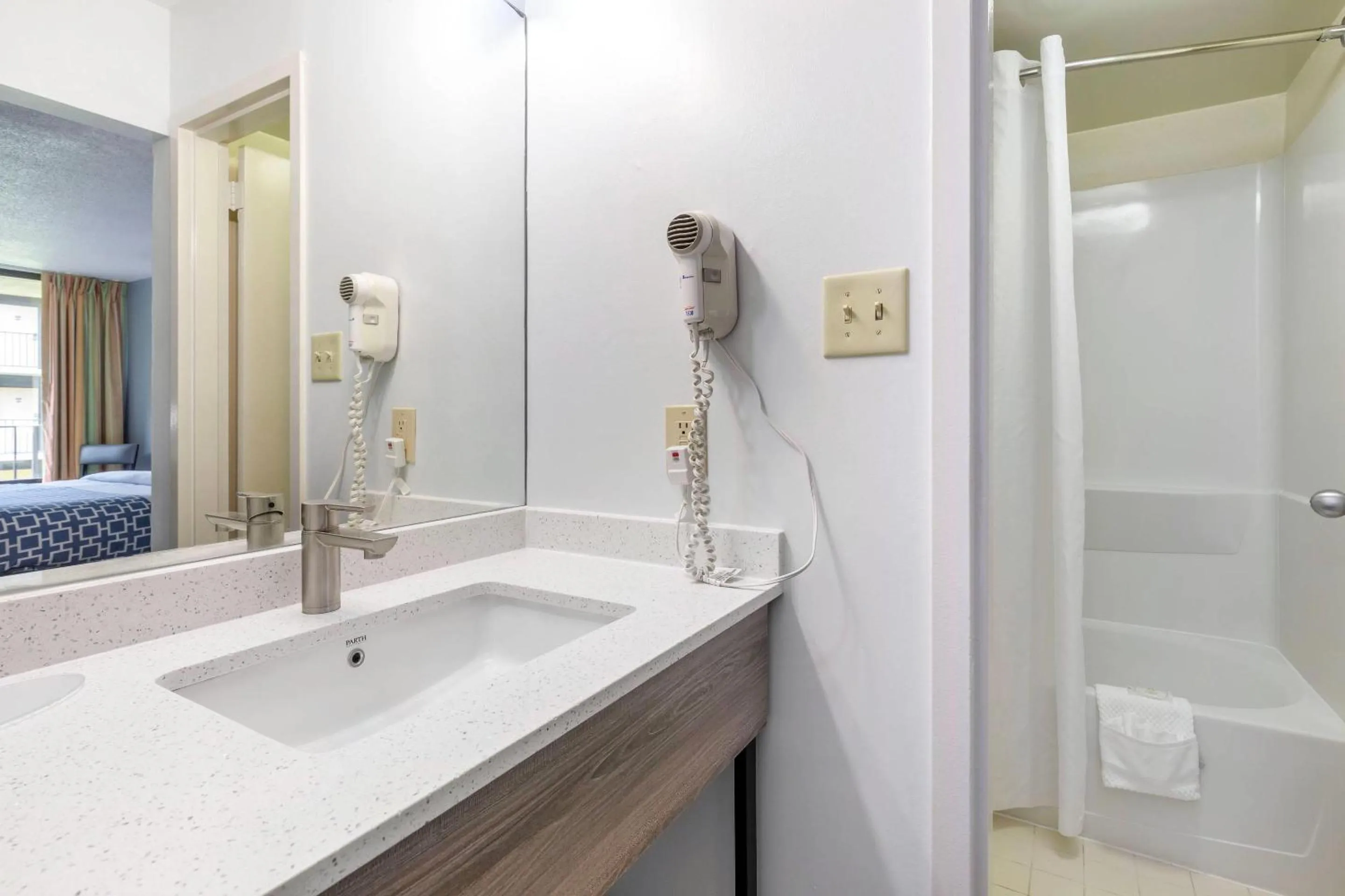 Bedroom in Suburban Studios Tysons Corner