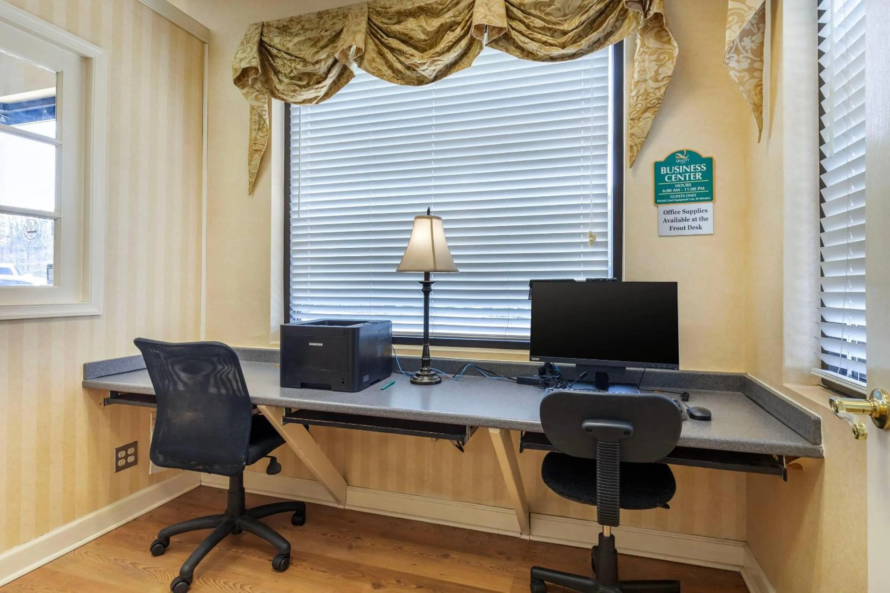 Business facilities in Suburban Studios Tysons Corner