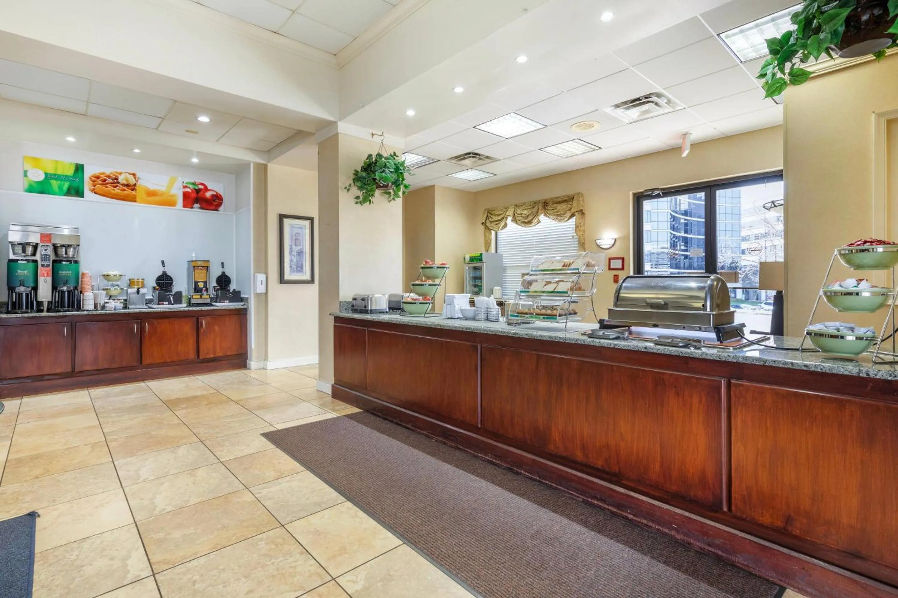 Breakfast in Suburban Studios Tysons Corner