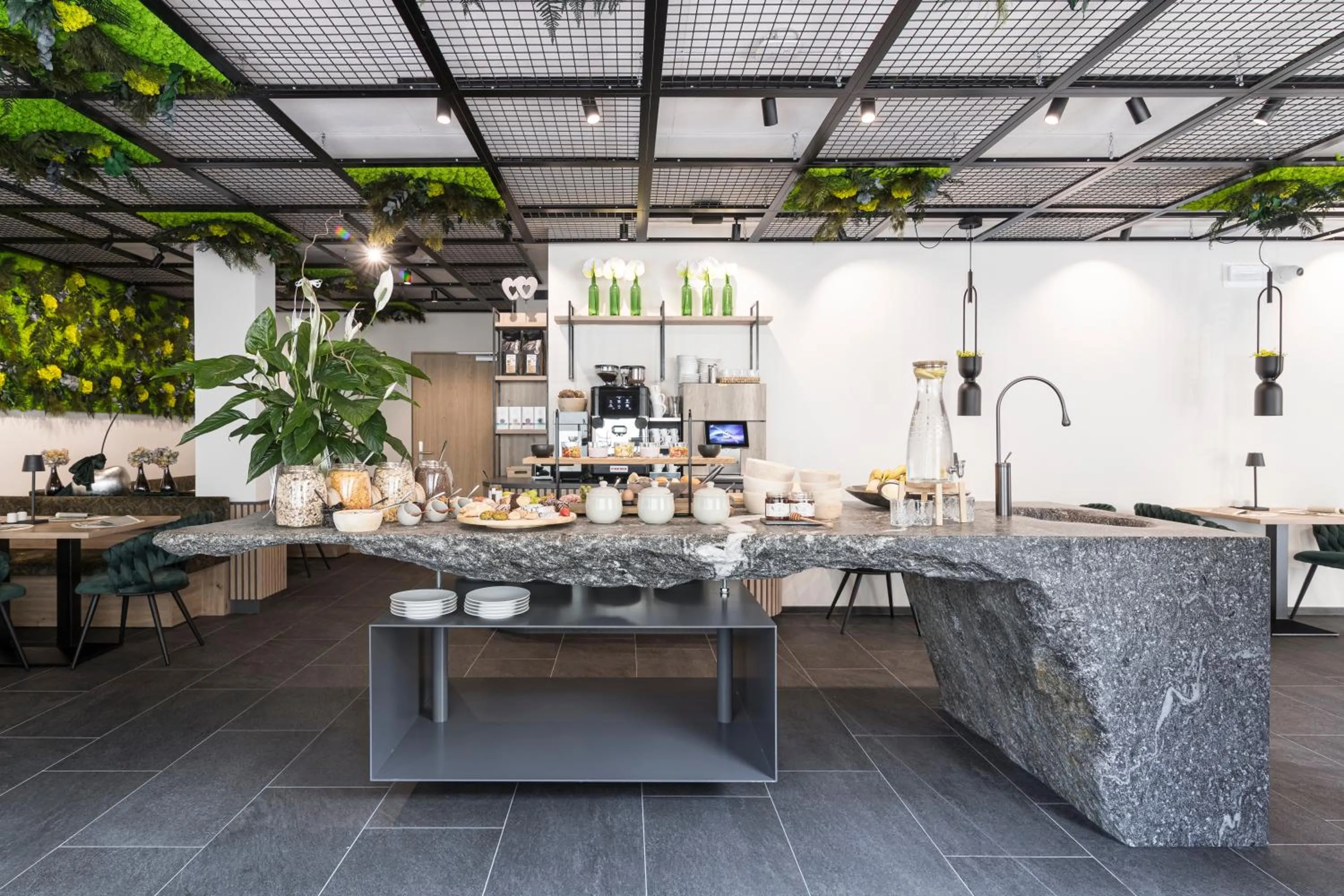 Restaurant/places to eat in Sole Boutique Hotel