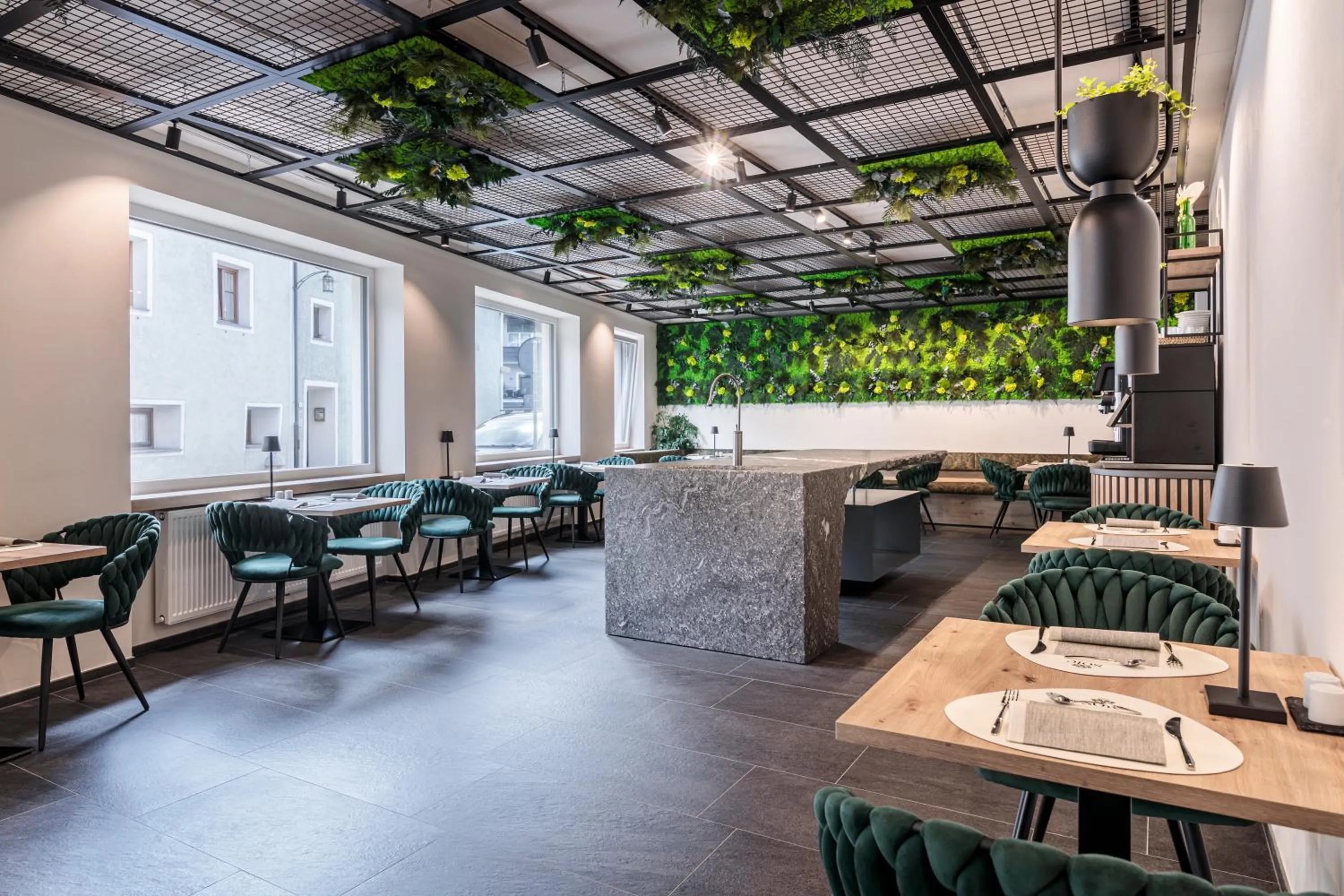 Restaurant/places to eat in Sole Boutique Hotel