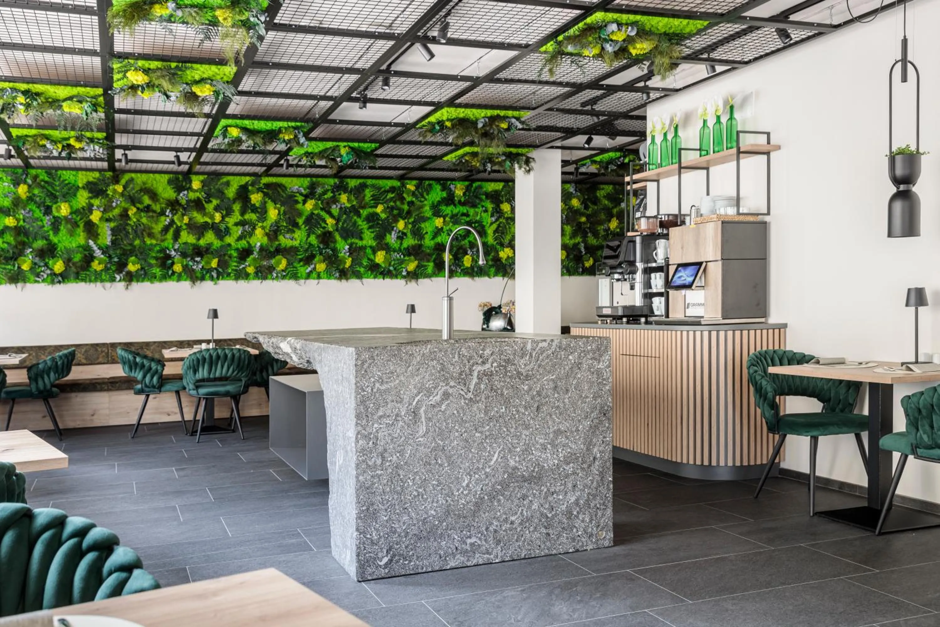 Restaurant/places to eat in Sole Boutique Hotel