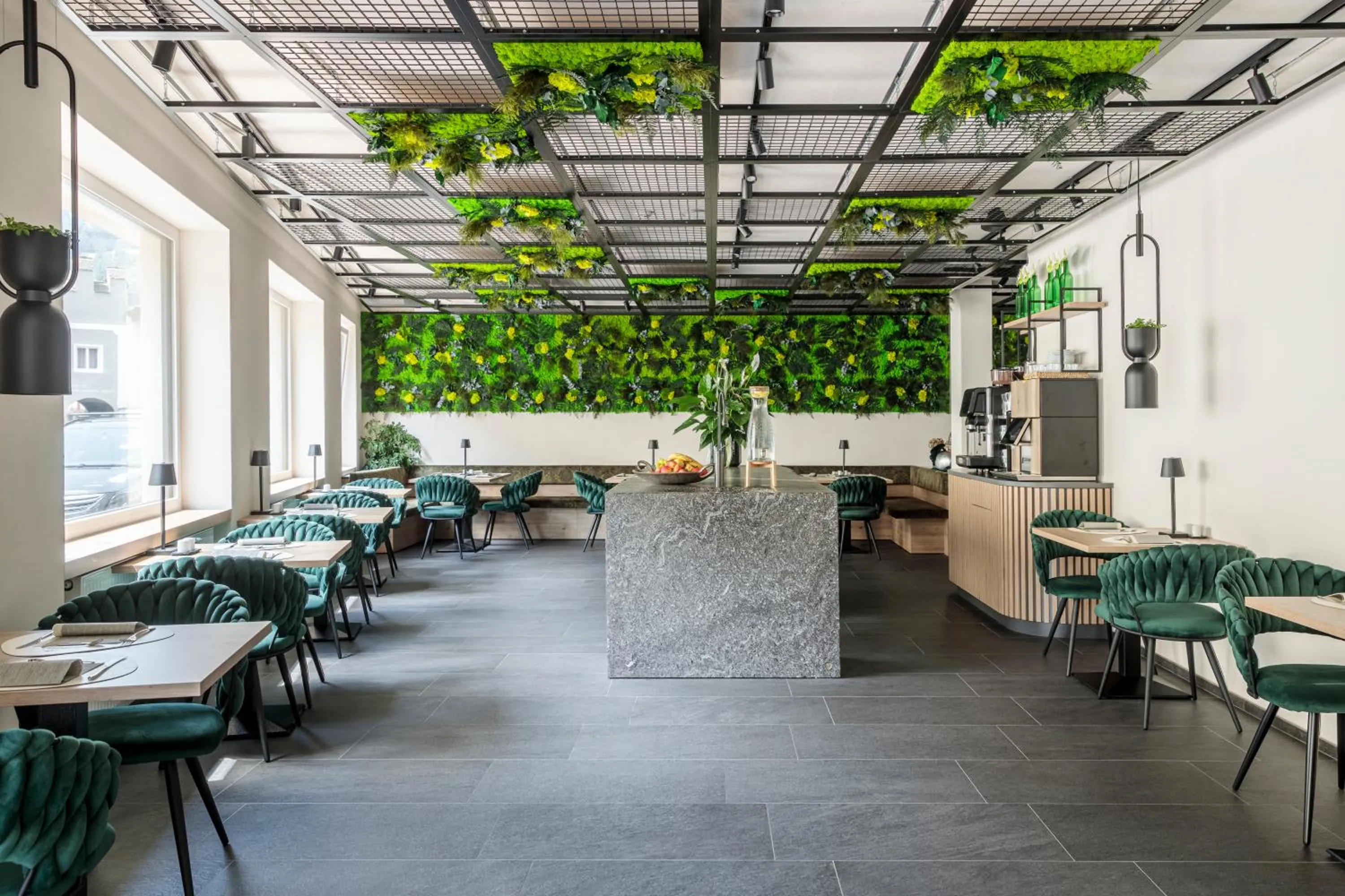 Restaurant/places to eat in Sole Boutique Hotel
