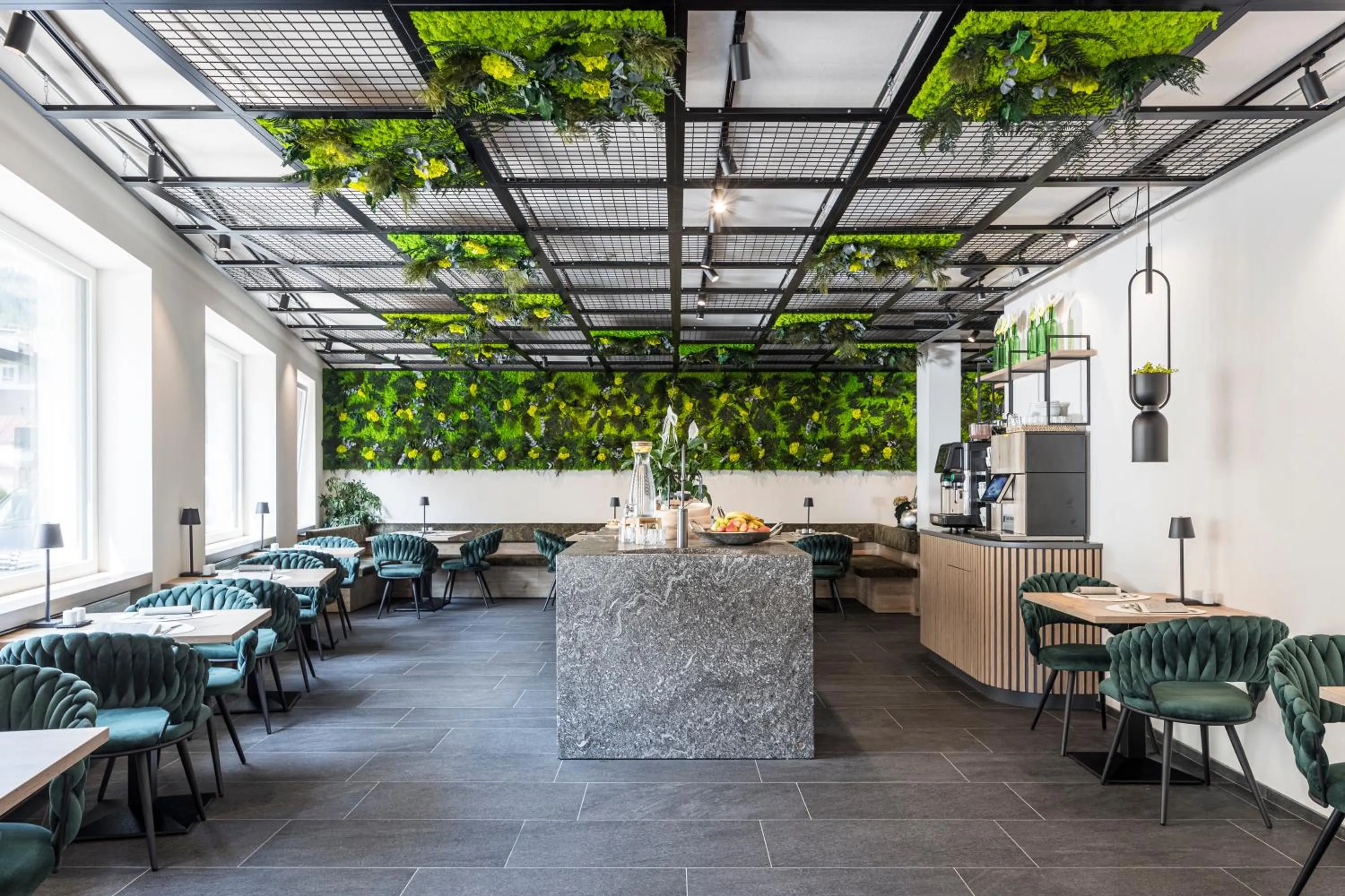 Restaurant/places to eat in Sole Boutique Hotel