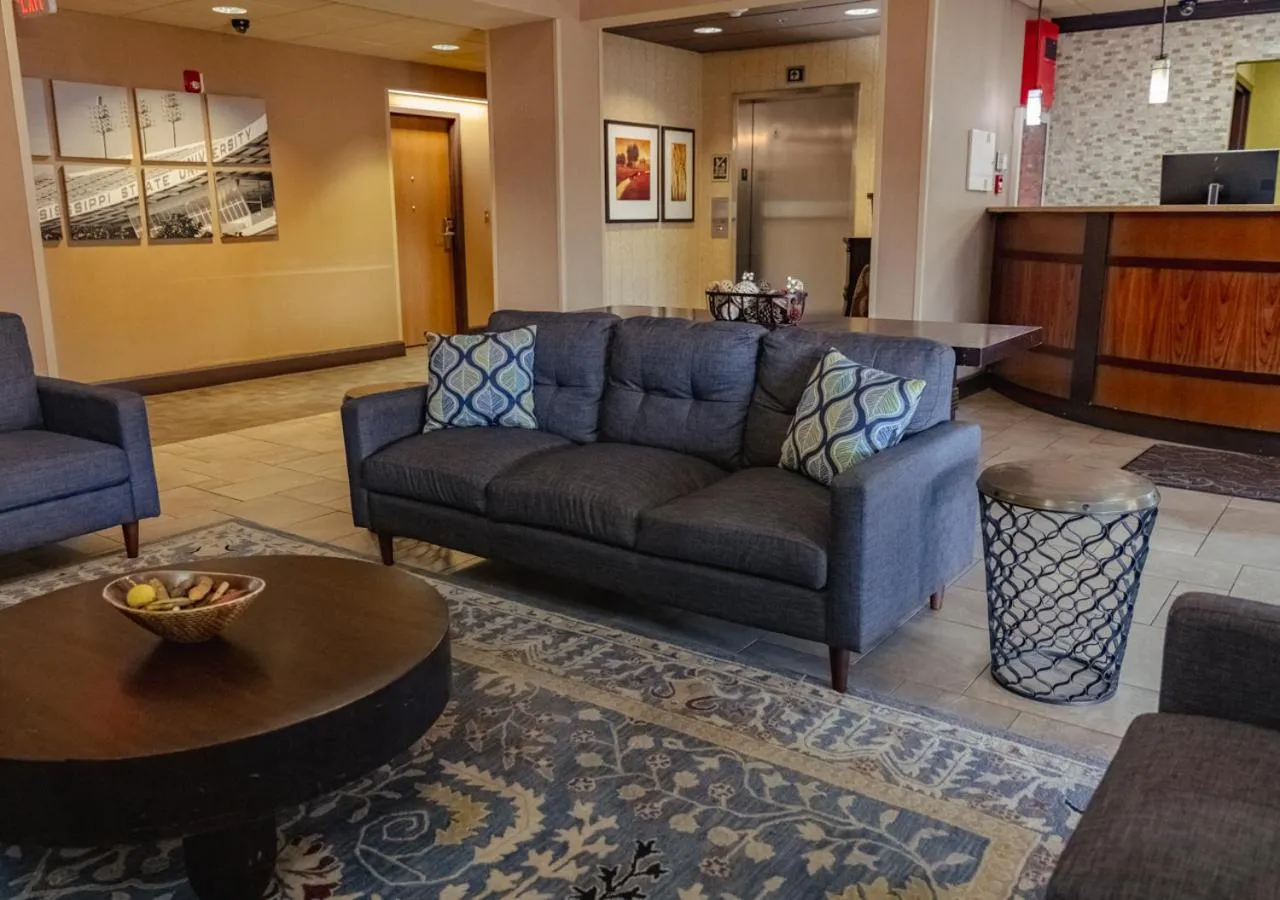 Lobby or reception in Russell Inn and Suites