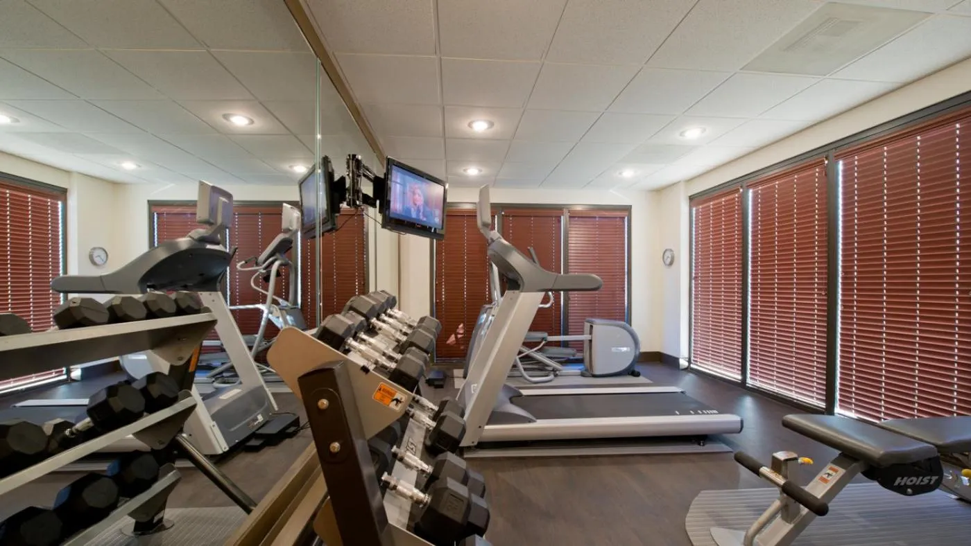 Fitness centre/facilities in Russell Inn and Suites