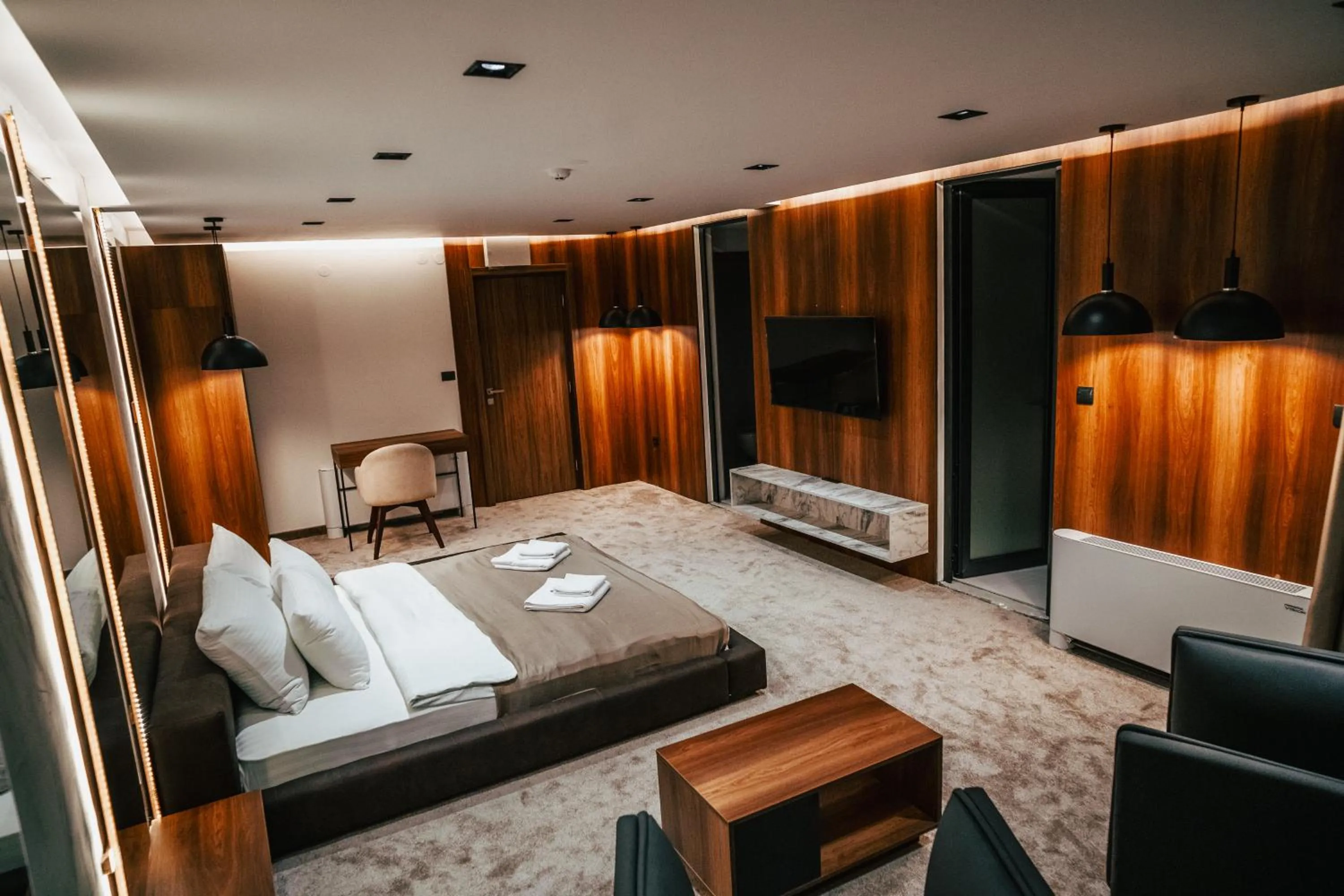 One-Bedroom Apartment with Balcony in Hotel Bavka