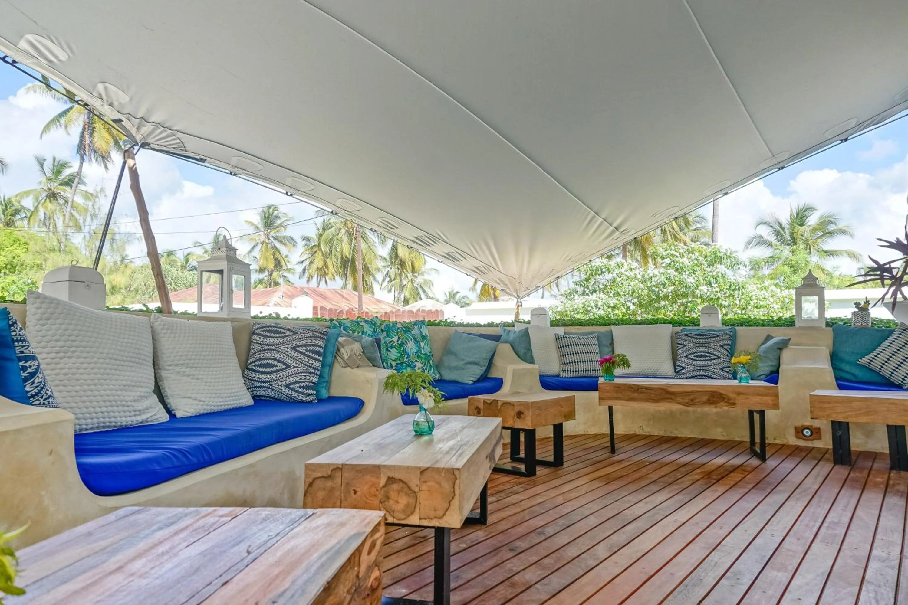 Lounge or bar in Indigo Beach Zanzibar