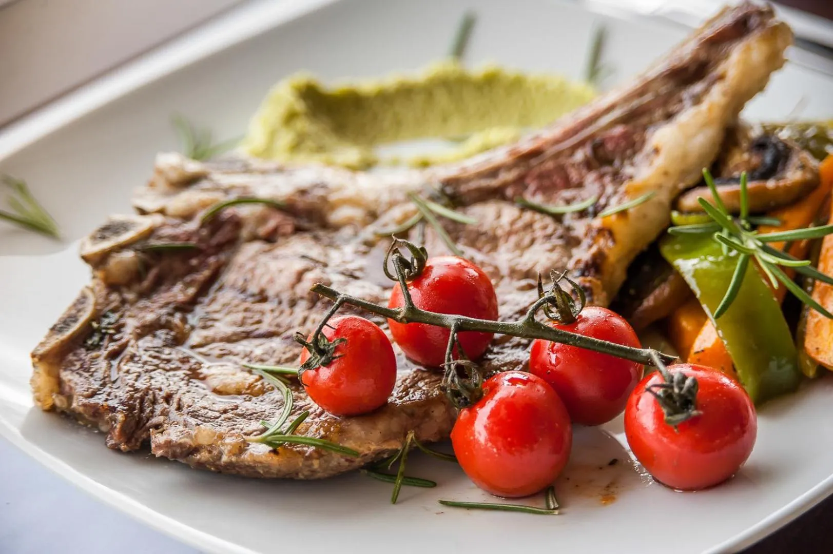 Food and drinks in Aktaia Boutique Hotel