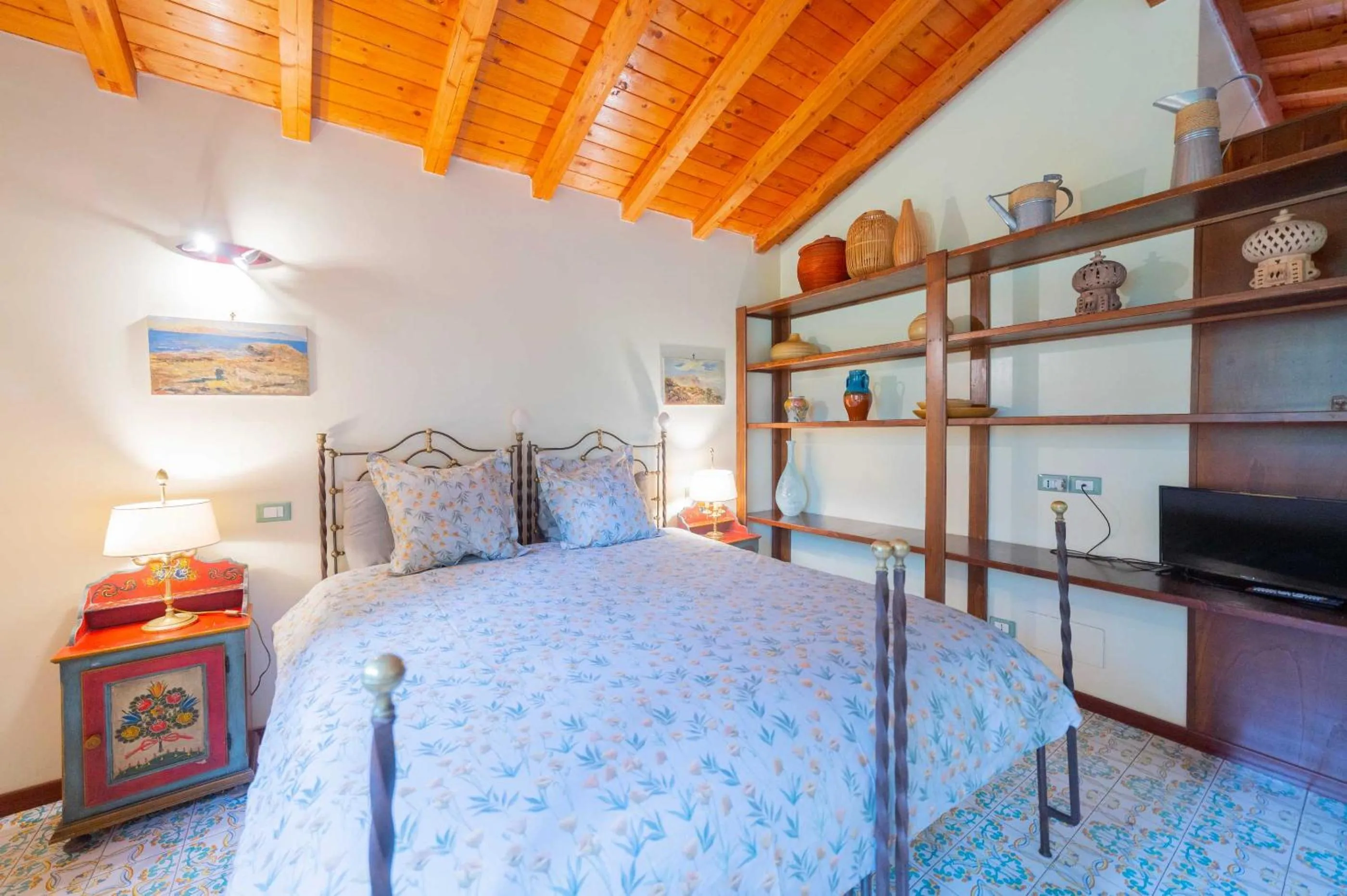 Photo of the whole room, Bed in Etna Botanic Garden