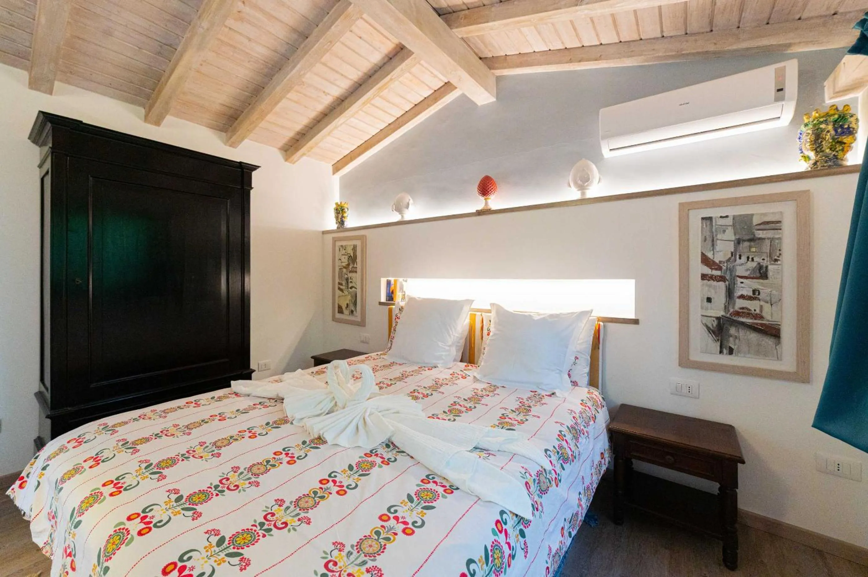 Photo of the whole room, Bed in Etna Botanic Garden