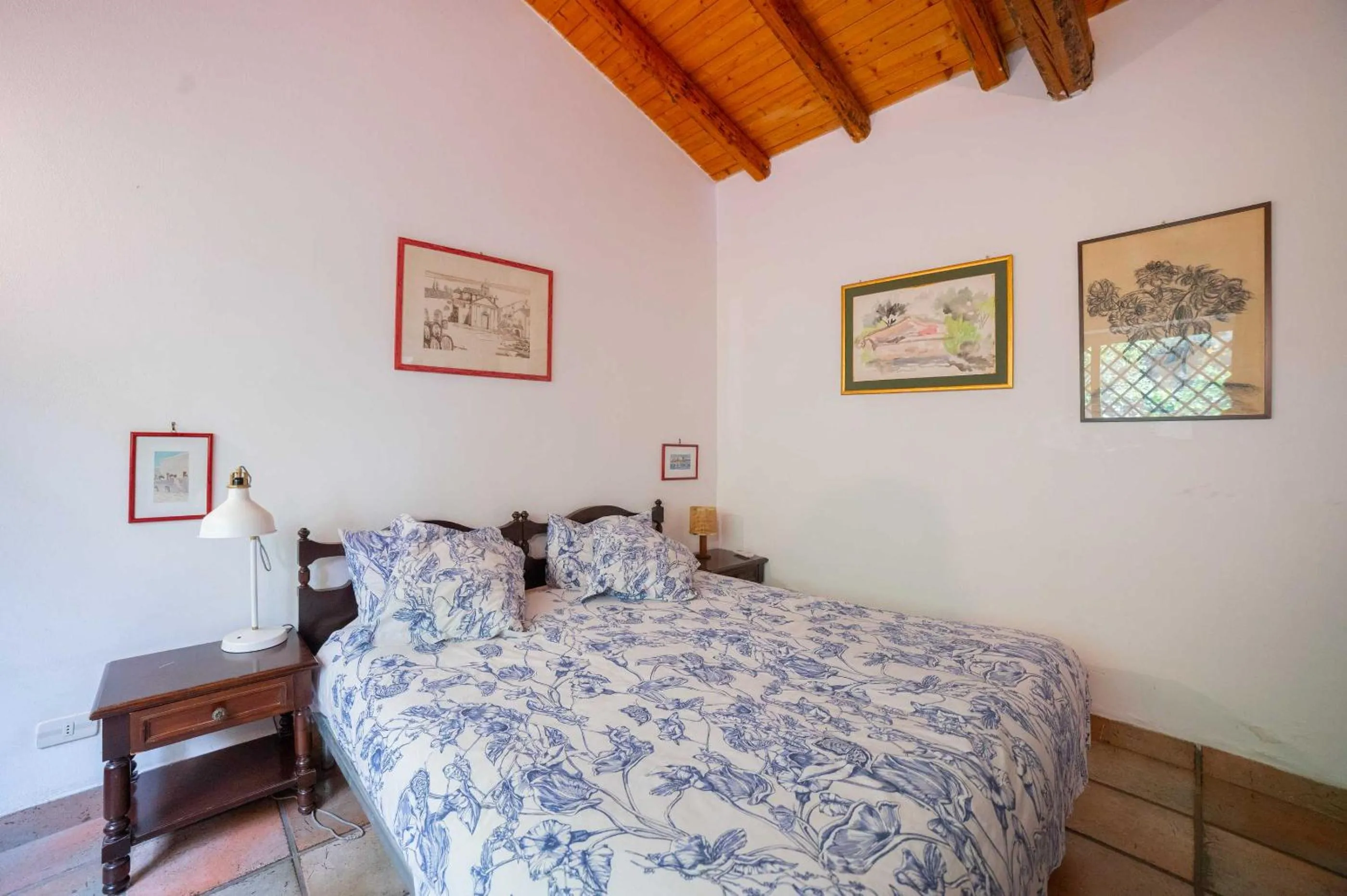 Photo of the whole room, Bed in Etna Botanic Garden