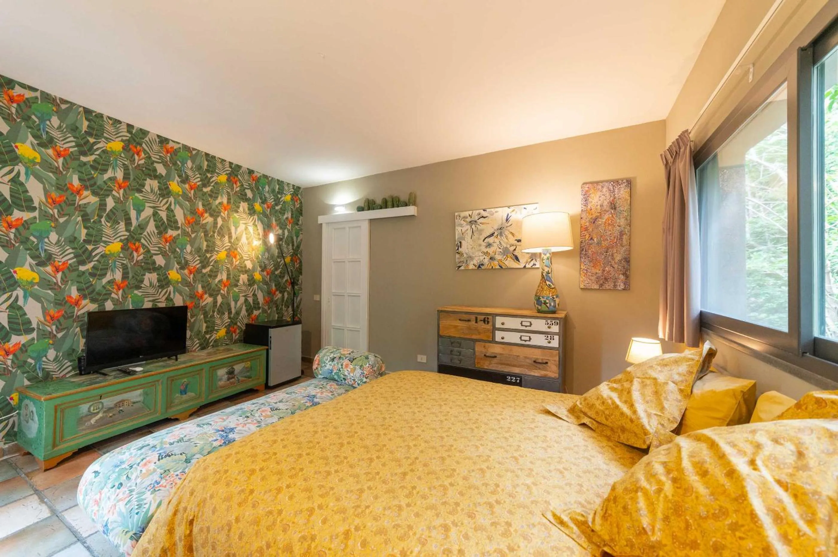 Photo of the whole room, Bed in Etna Botanic Garden