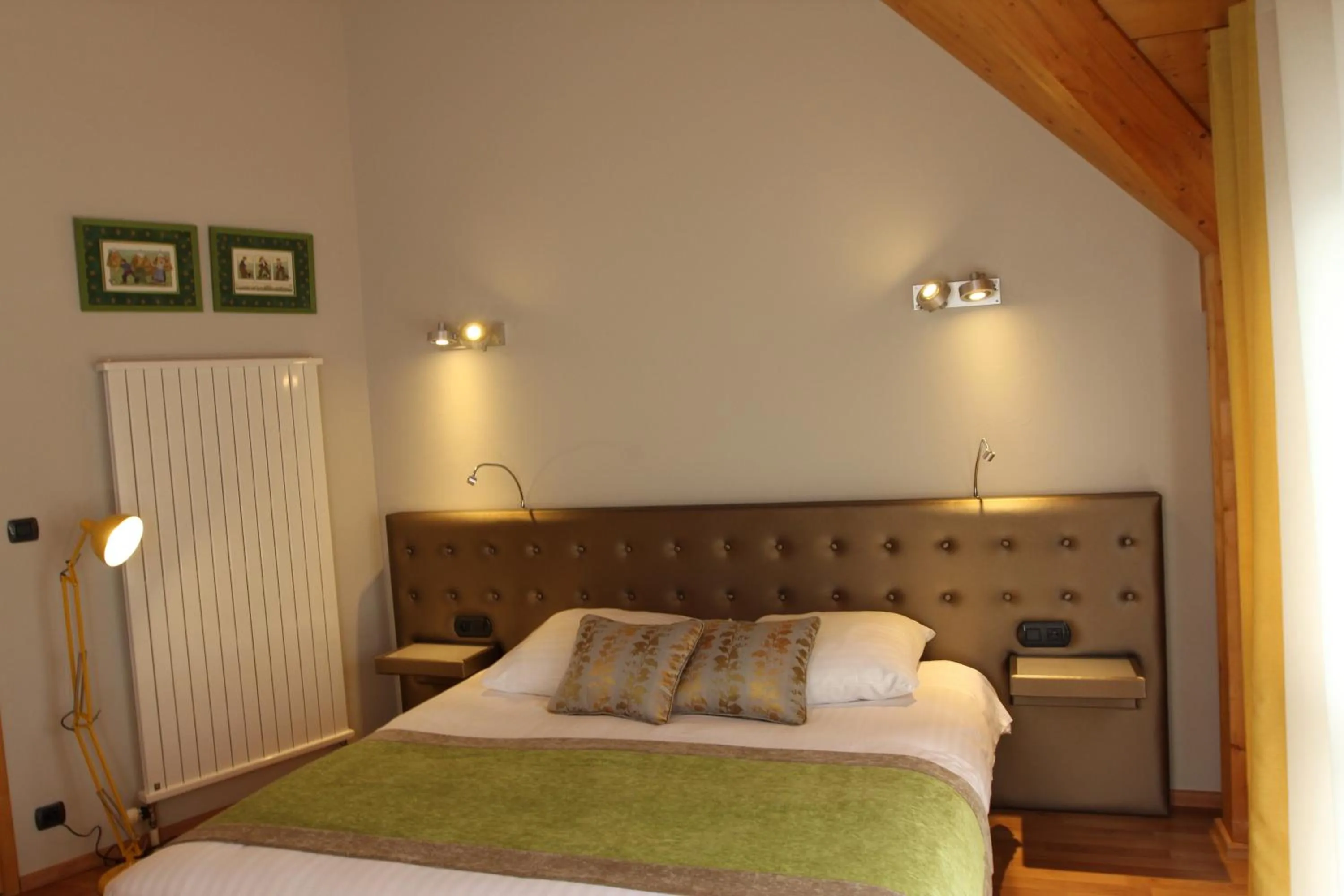 Bedroom, Bed in Hôtel Restaurant Les Alisiers