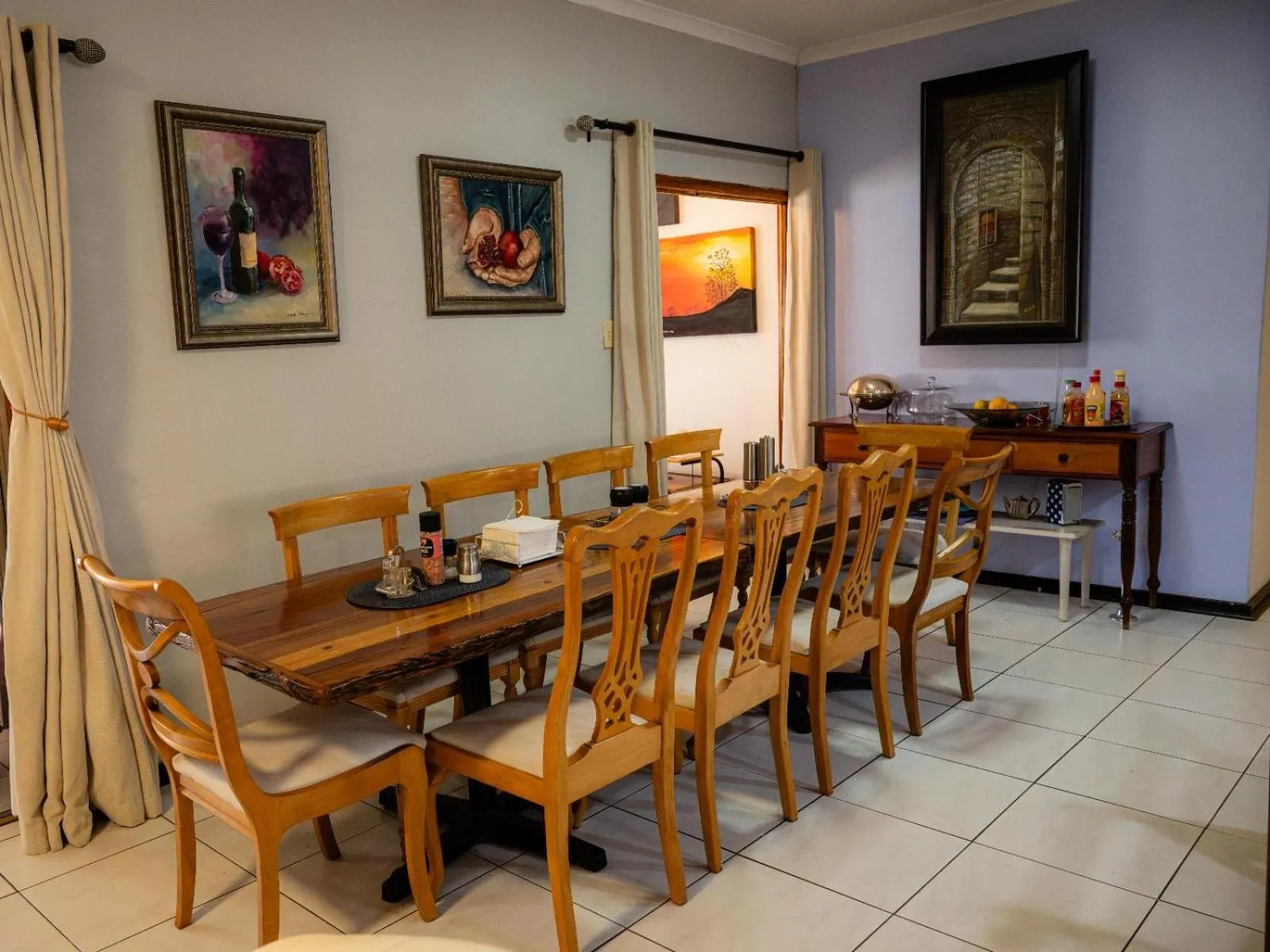 Dining area in Sleepers Villa Guesthouse