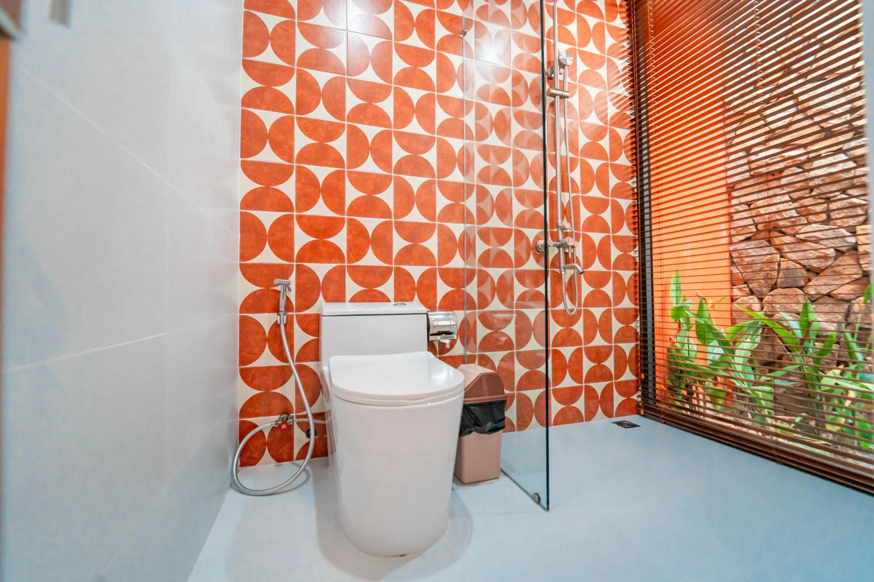 Shower in TRUONG PHU HOUSE - HOTEL & APARTMENT