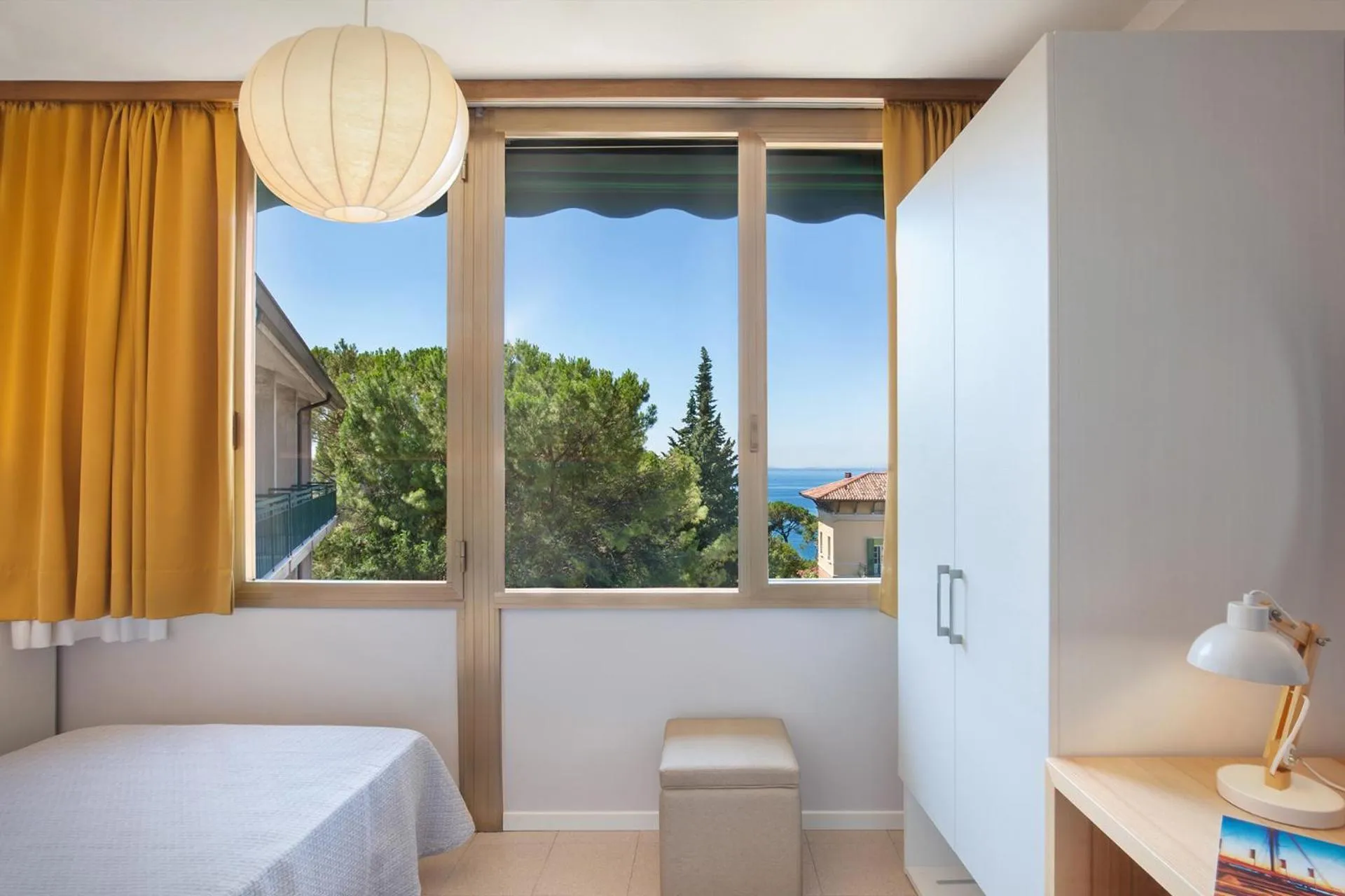 Natural landscape, Bed in Hotel Gabbiano - Garda Lake Collection