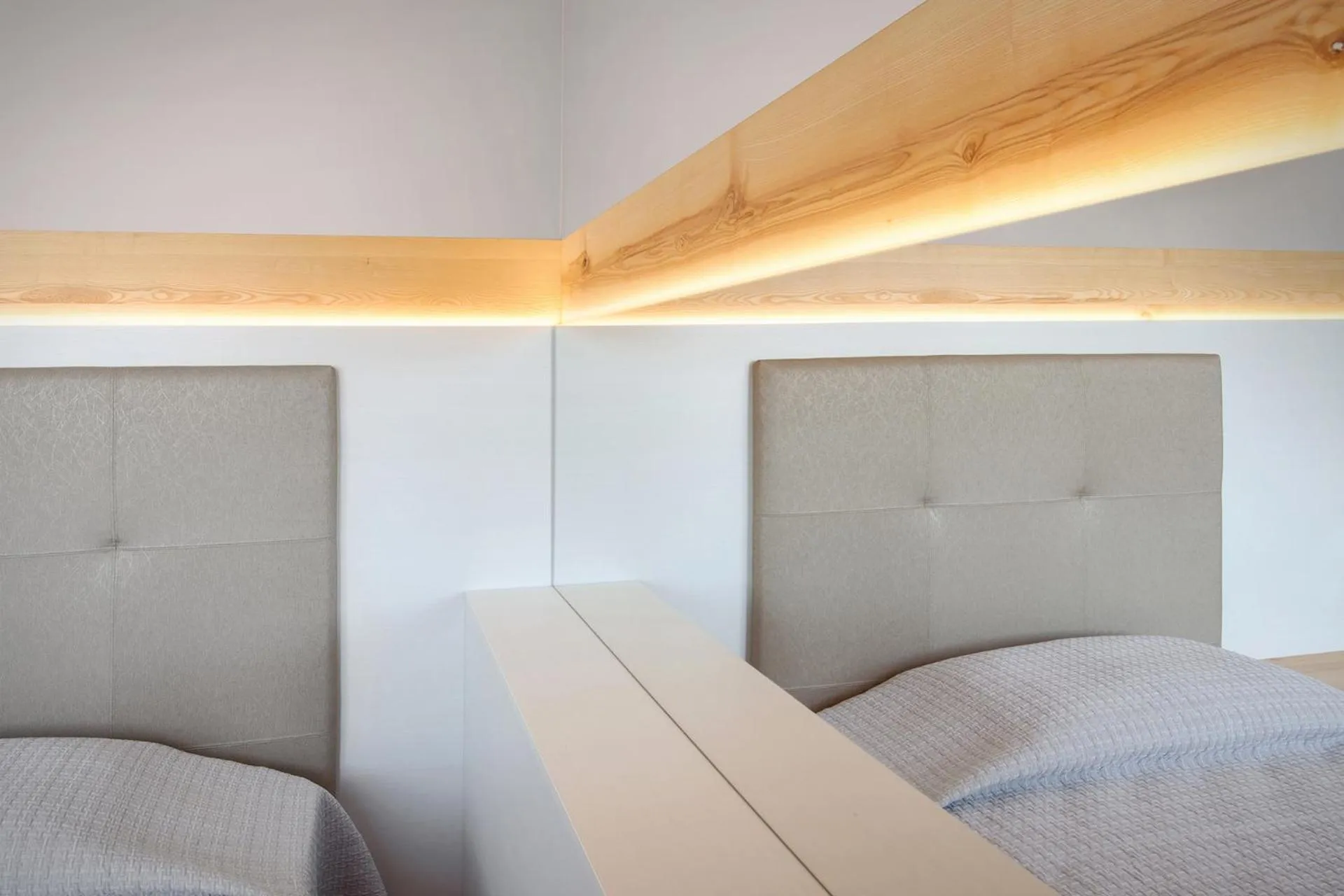 Bedroom, Bed in Hotel Gabbiano - Garda Lake Collection