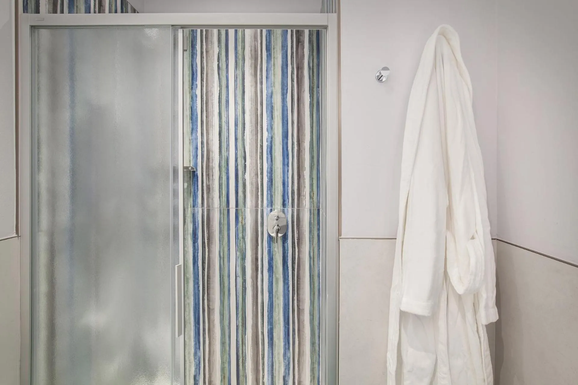 Bathroom in Hotel Gabbiano - Garda Lake Collection