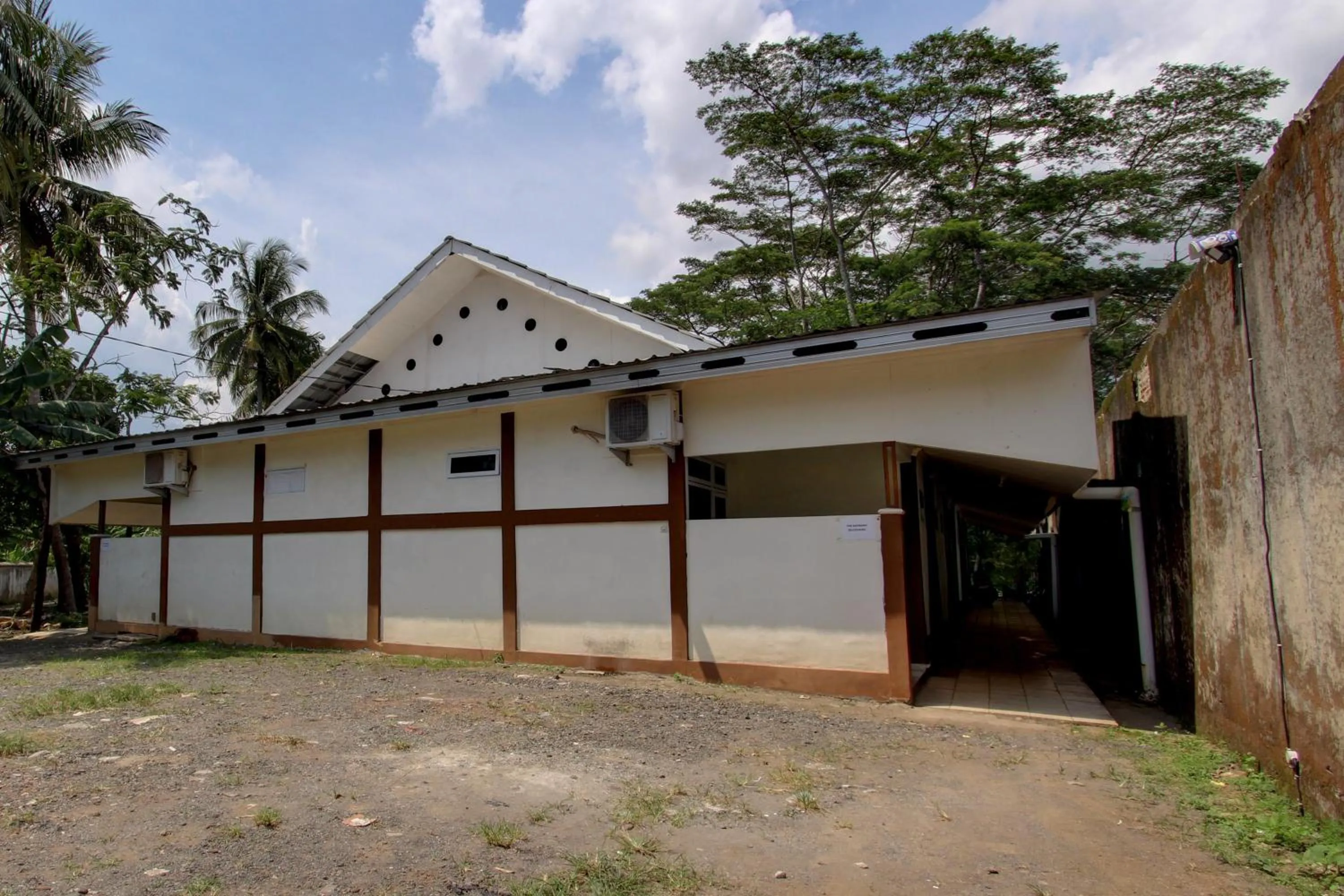 Facade/entrance in Hotel O Juan Kostel 2