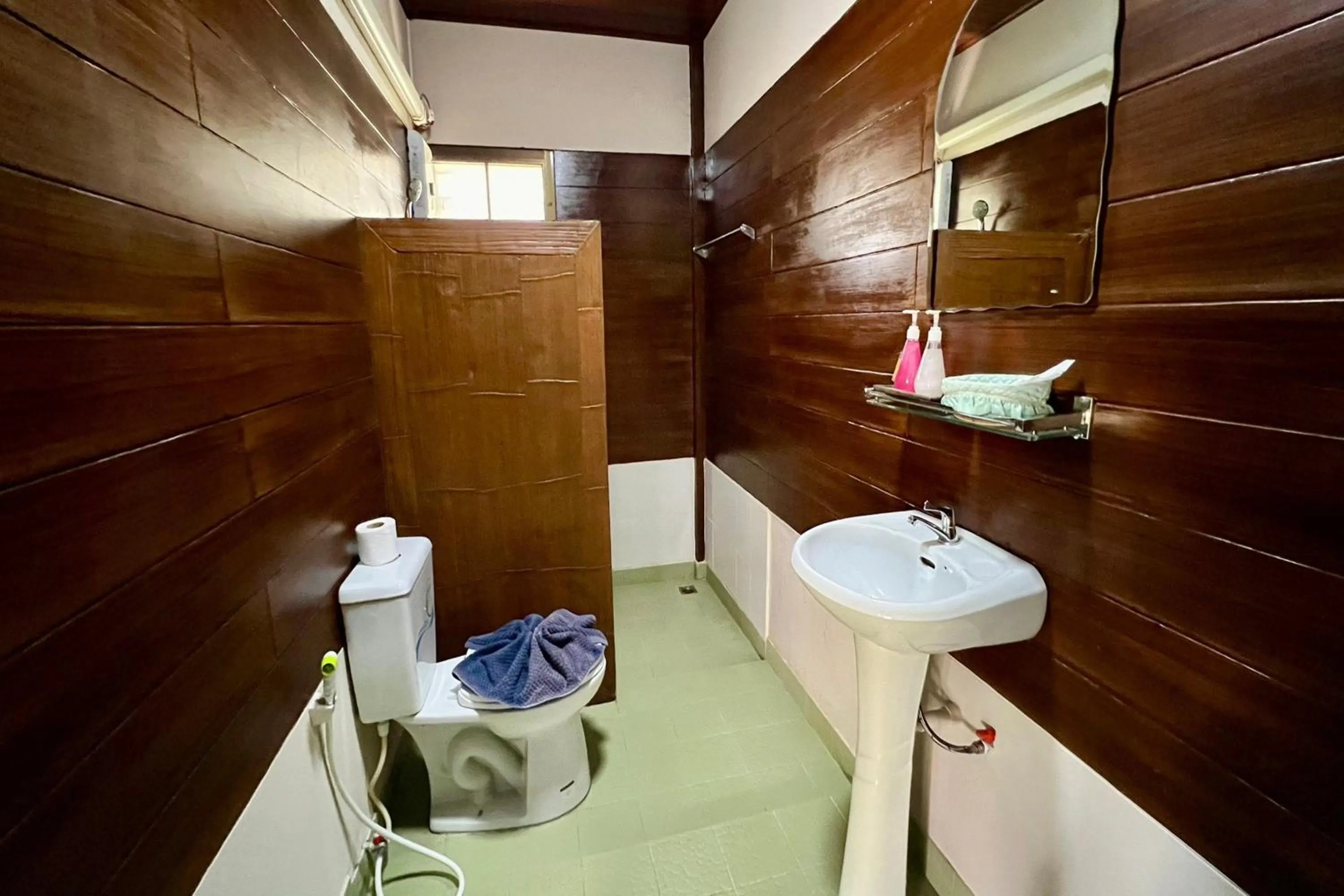 Bathroom in Huen Pak Mon Chantra