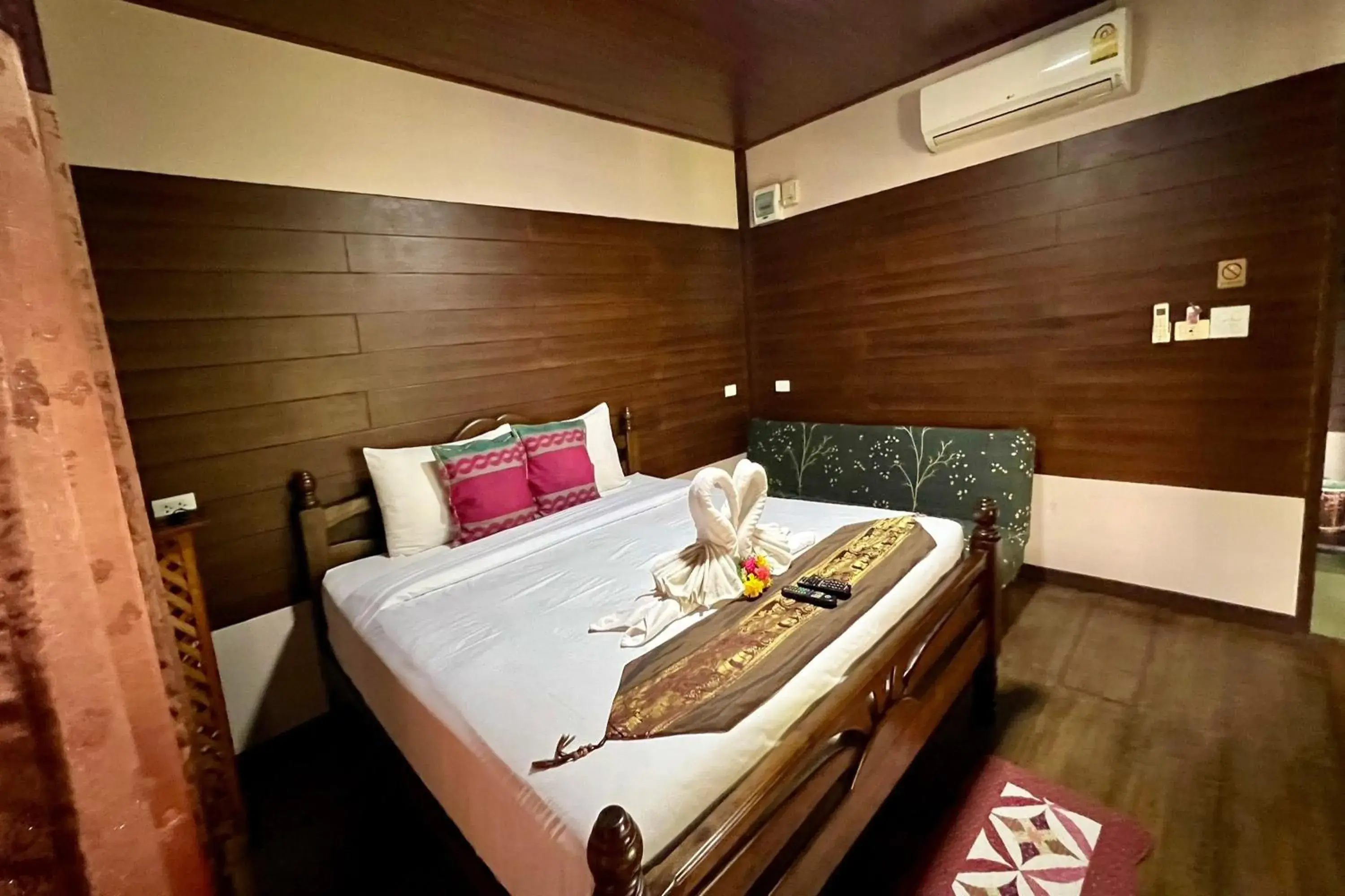 Bedroom, Bed in Huen Pak Mon Chantra Bedroom, Bed in Huen Pak Mon Chantra