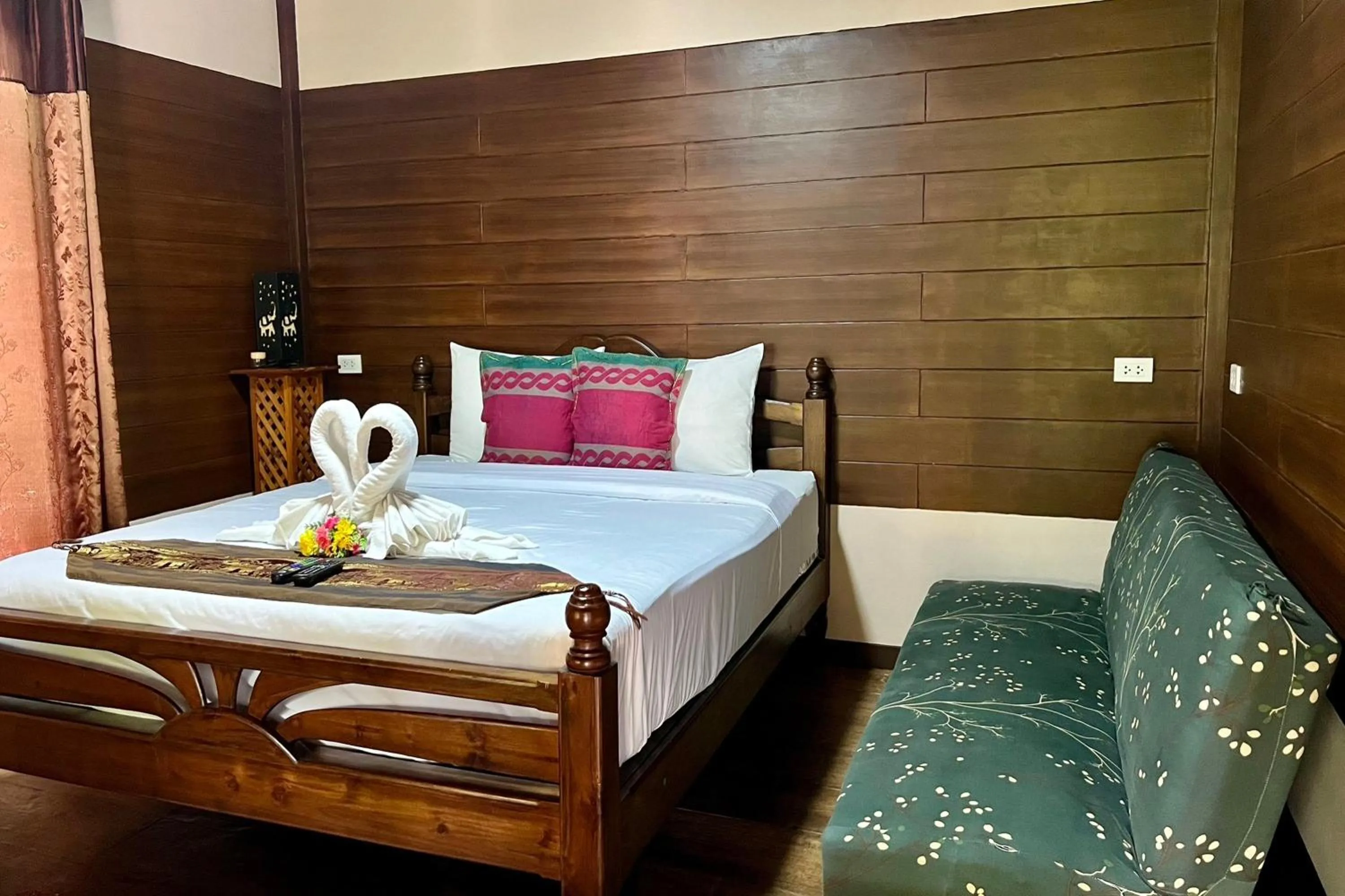 Bedroom, Bed in Huen Pak Mon Chantra