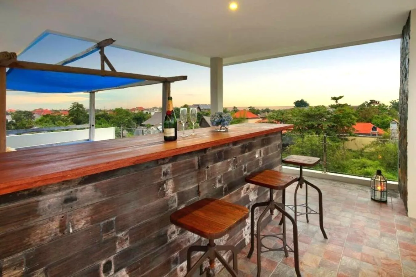 Restaurant/places to eat in Villa Rainbow Runner