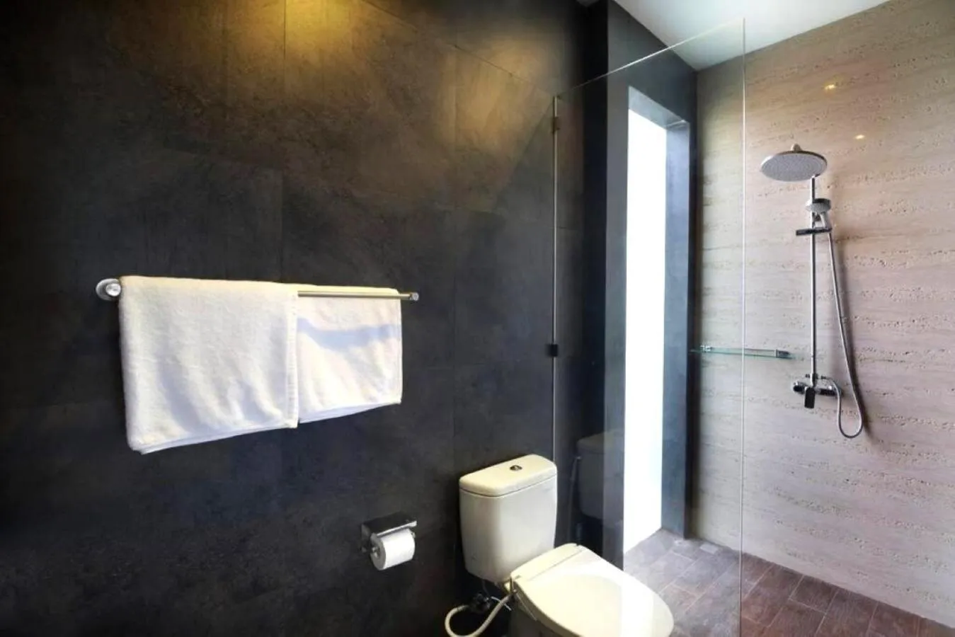 Shower in Villa Rainbow Runner