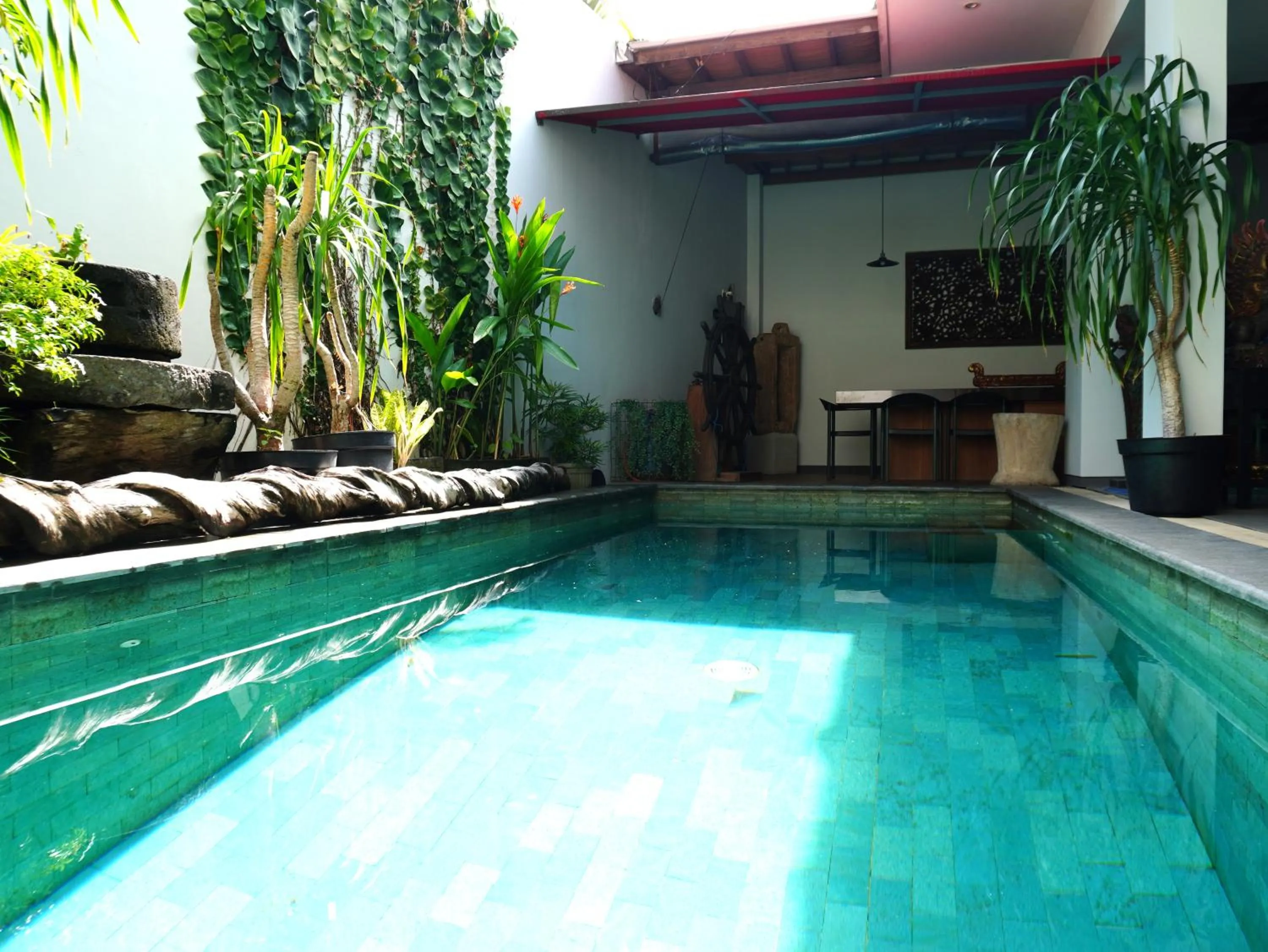 Restaurant/places to eat in Villa Rainbow Runner