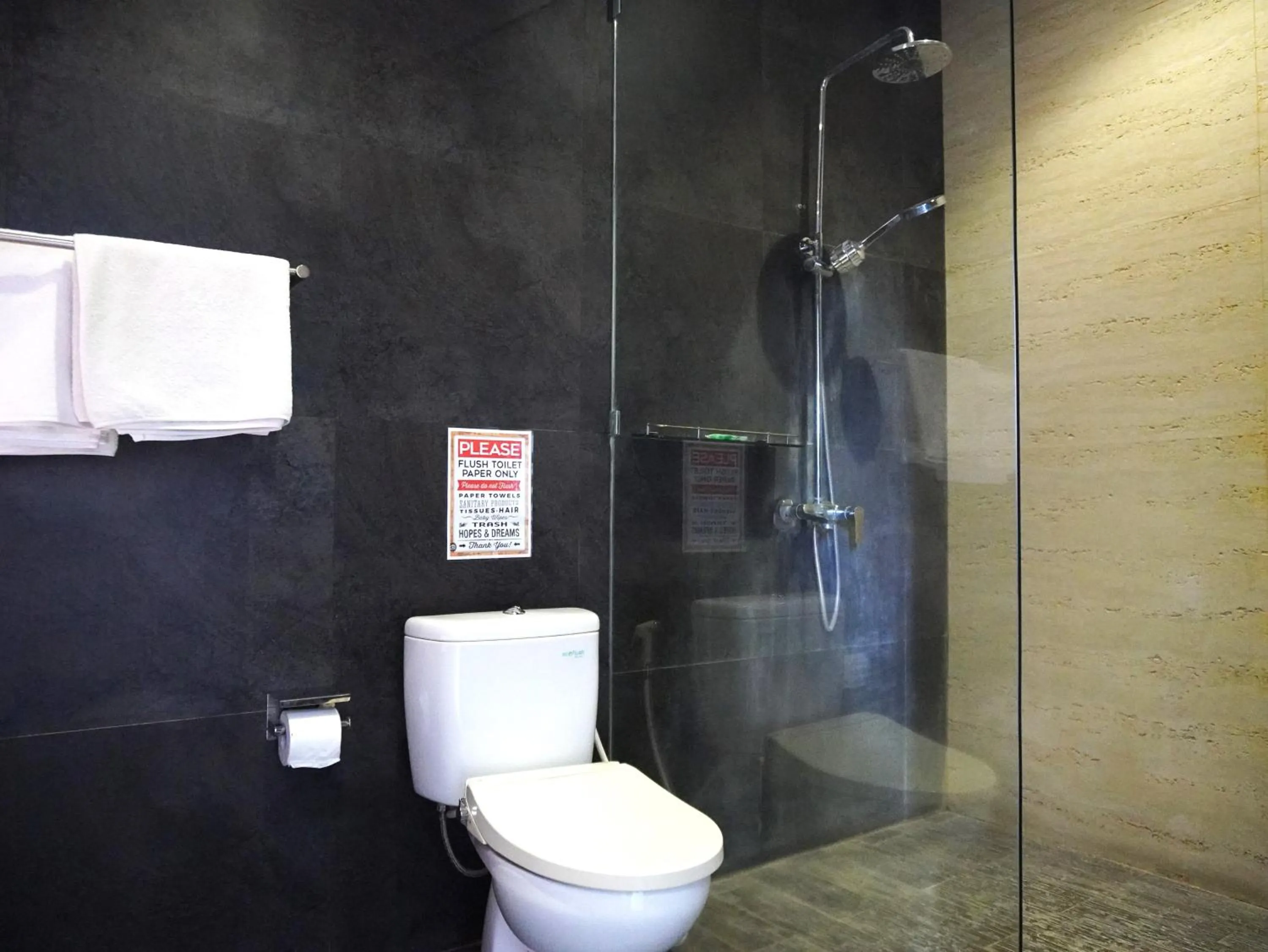 Shower in Villa Rainbow Runner