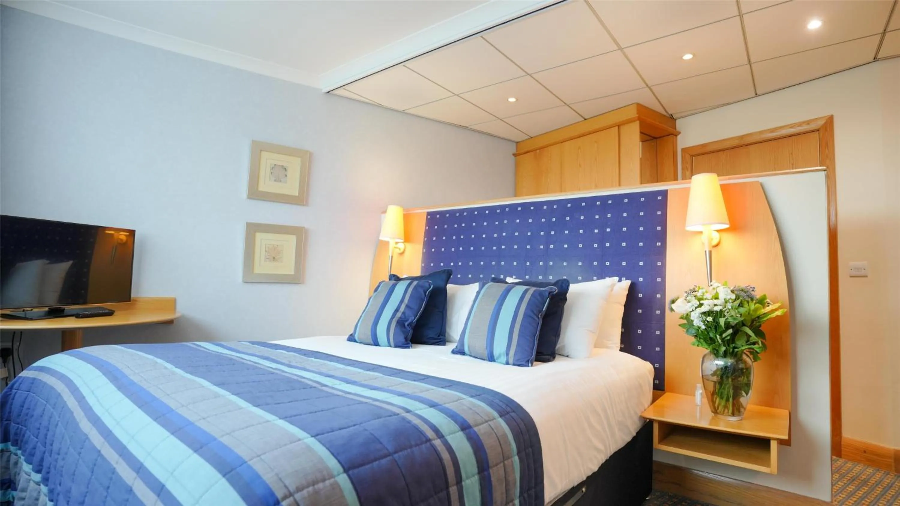 Photo of the whole room, Bed in The Bolton Stadium Hotel, a member of Radisson Individuals