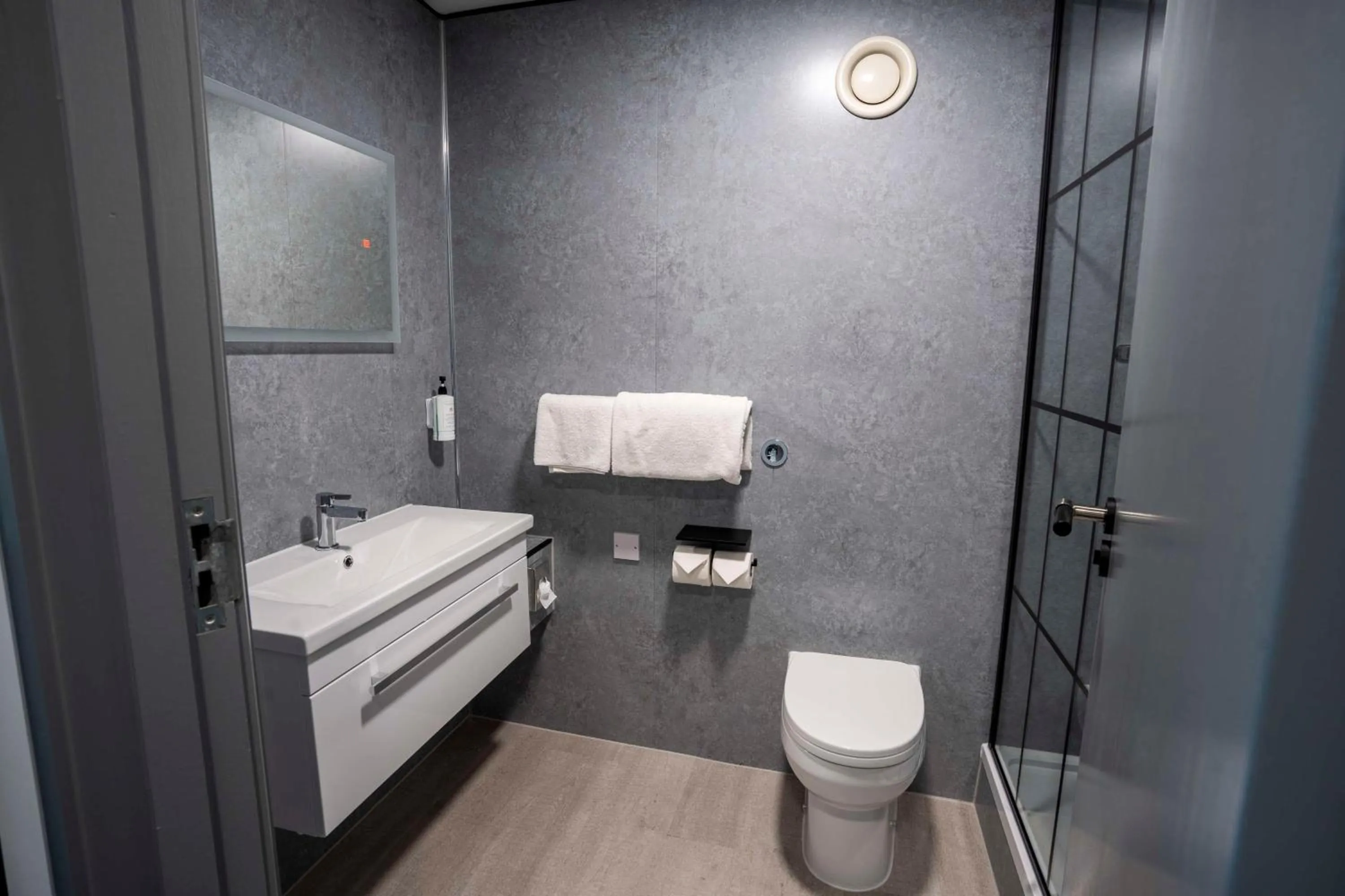 Bathroom in The Bolton Stadium Hotel, a member of Radisson Individuals