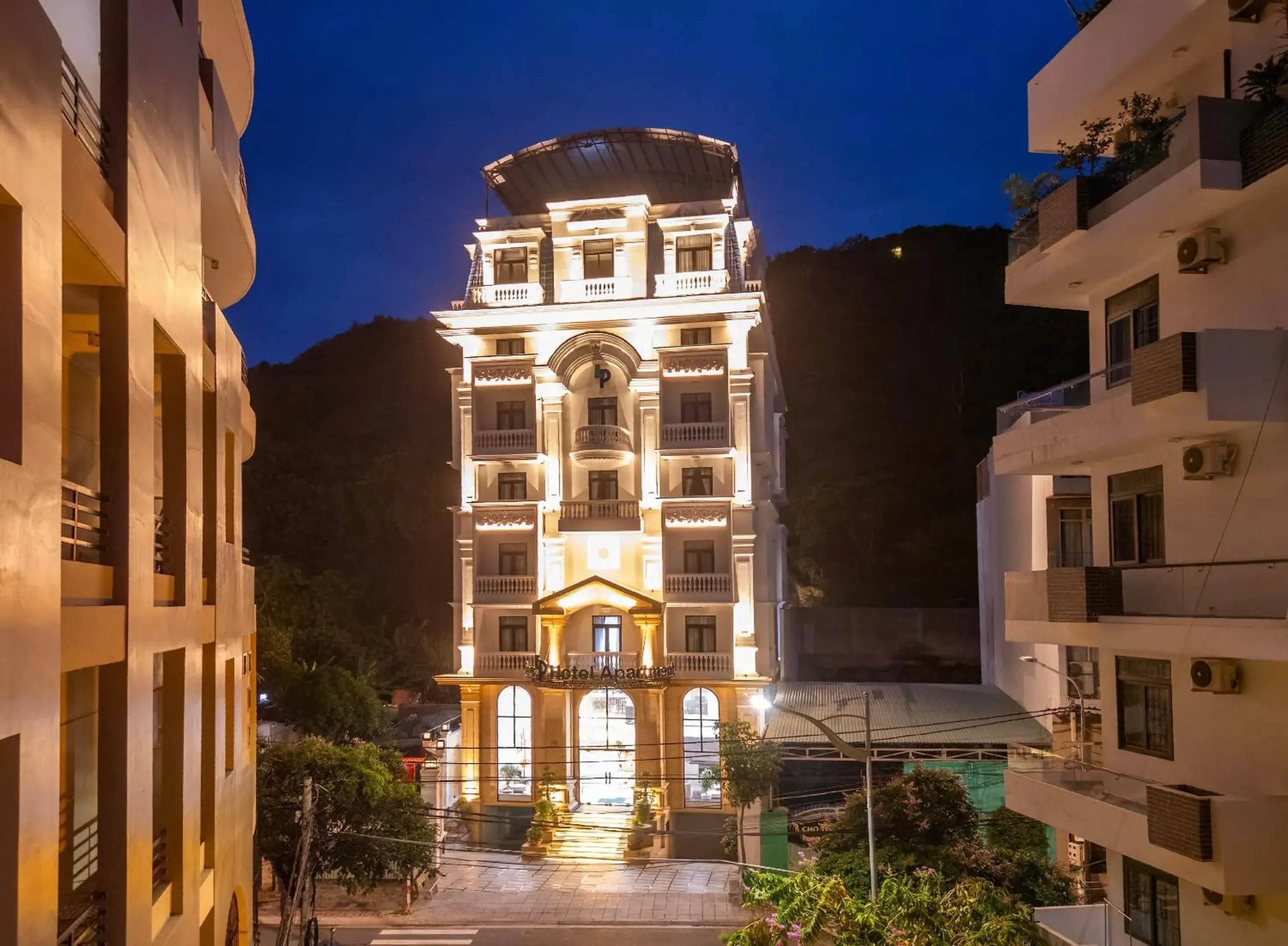 Property building in Green LP Hotel & Apartment Property building in Green LP Hotel & Apartment