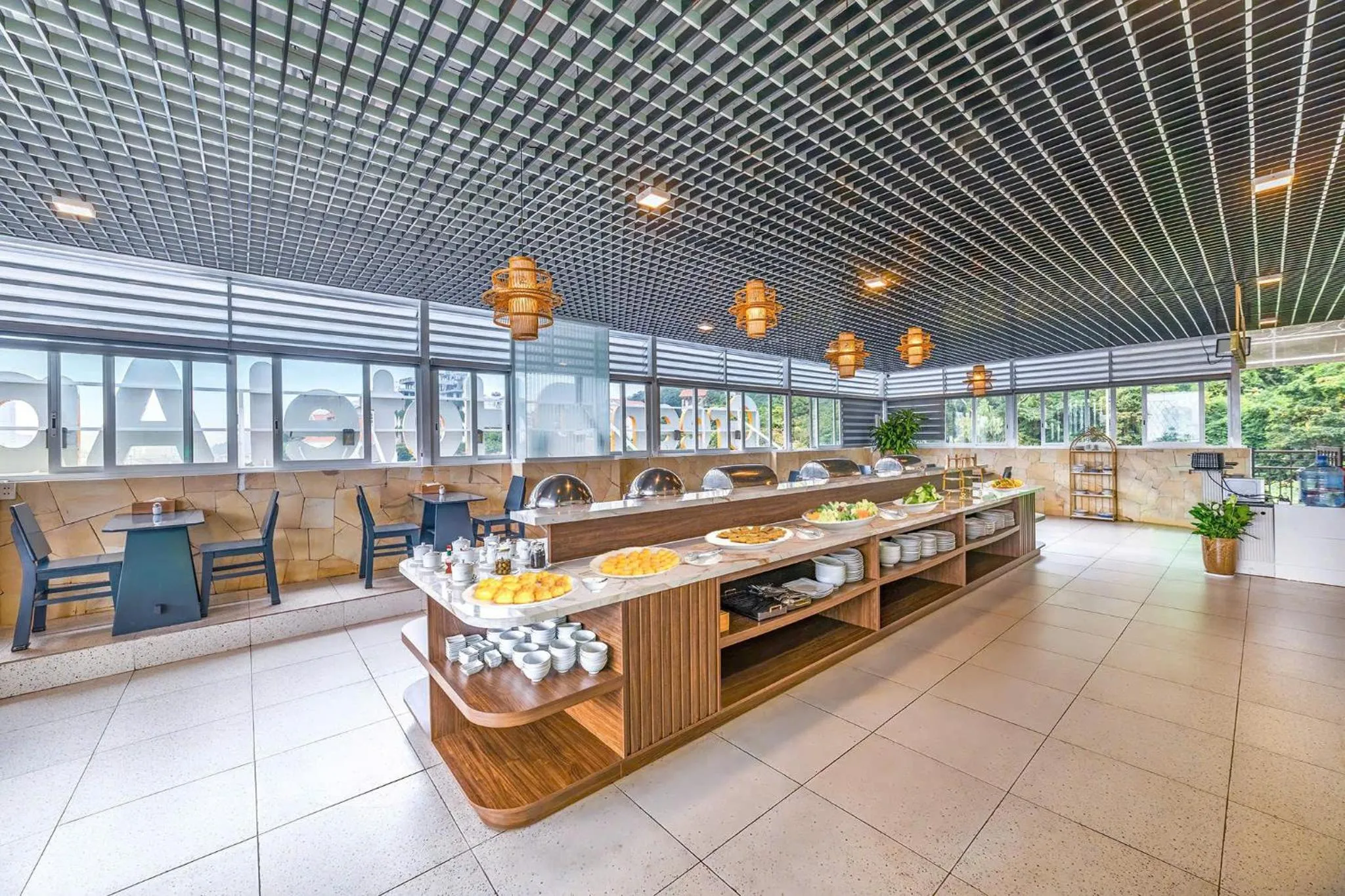 Restaurant/places to eat in Green LP Hotel & Apartment