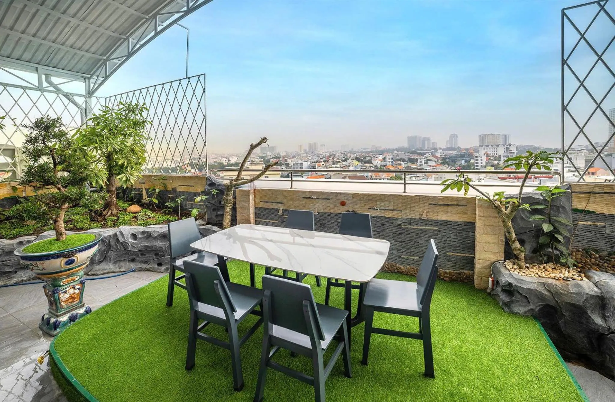 Restaurant/places to eat in Green LP Hotel & Apartment