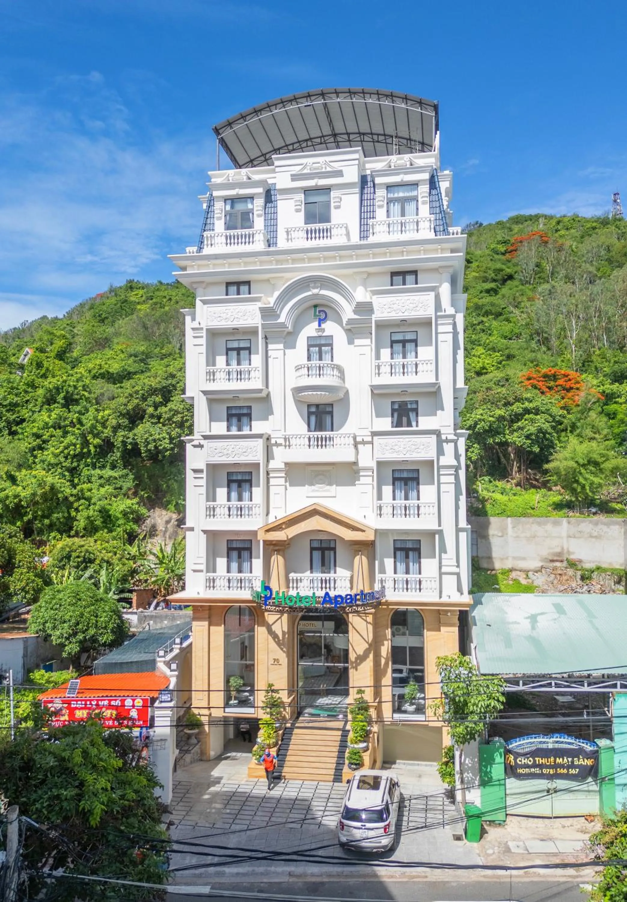 Property building in Green LP Hotel & Apartment