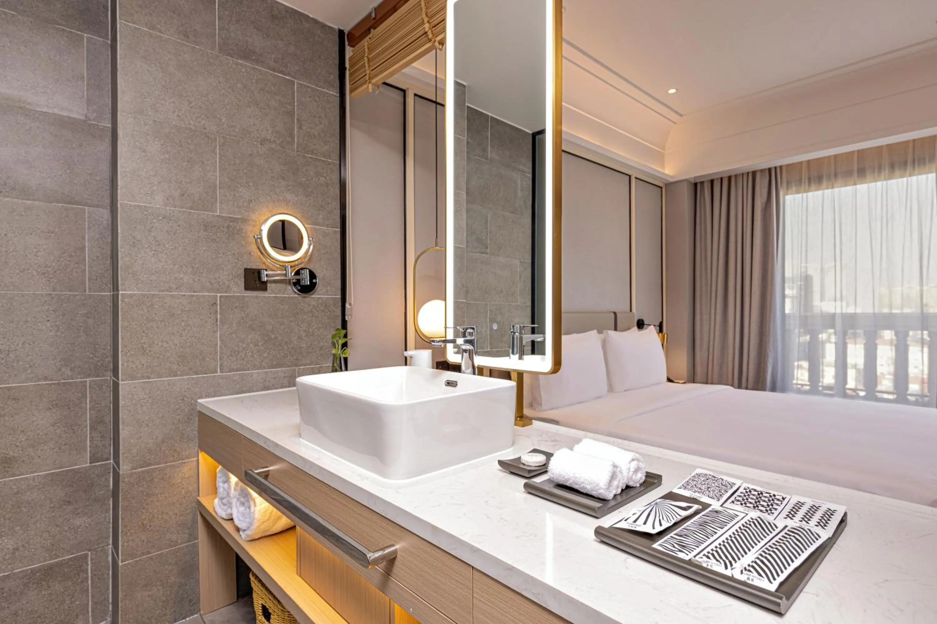 Bathroom, Bed in Marco Polo Hotel