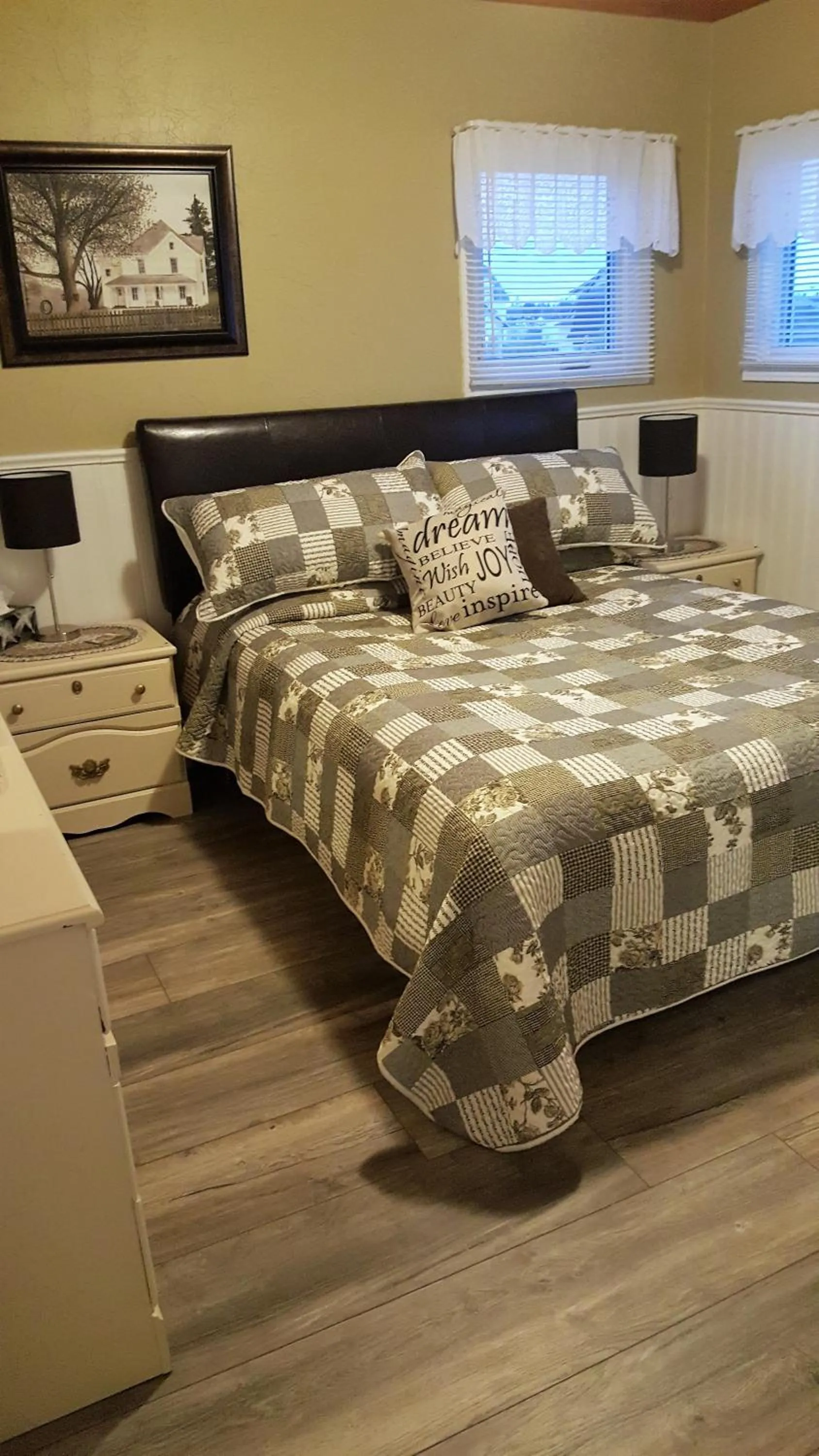 Bed in Mama`s By The Sea B&B