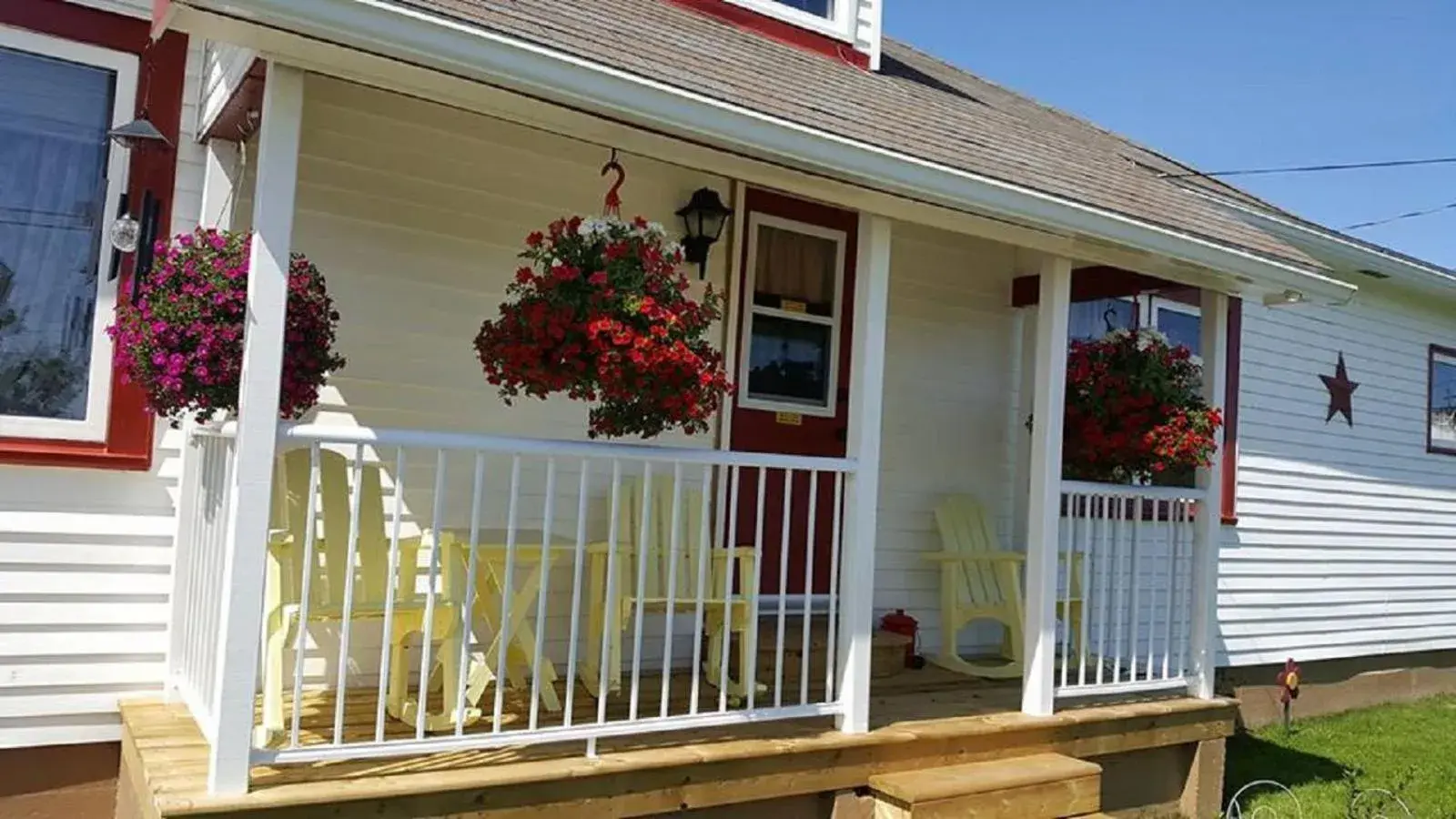 Property building in Mama`s By The Sea B&B Property building in Mama`s By The Sea B&B