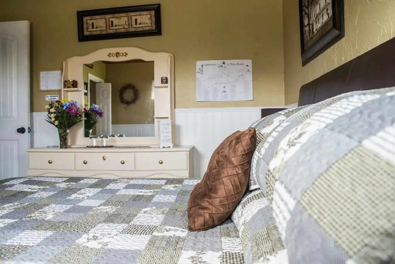 Queen Room with Garden View in Mama`s By The Sea B&B Queen Room with Garden View in Mama`s By The Sea B&B