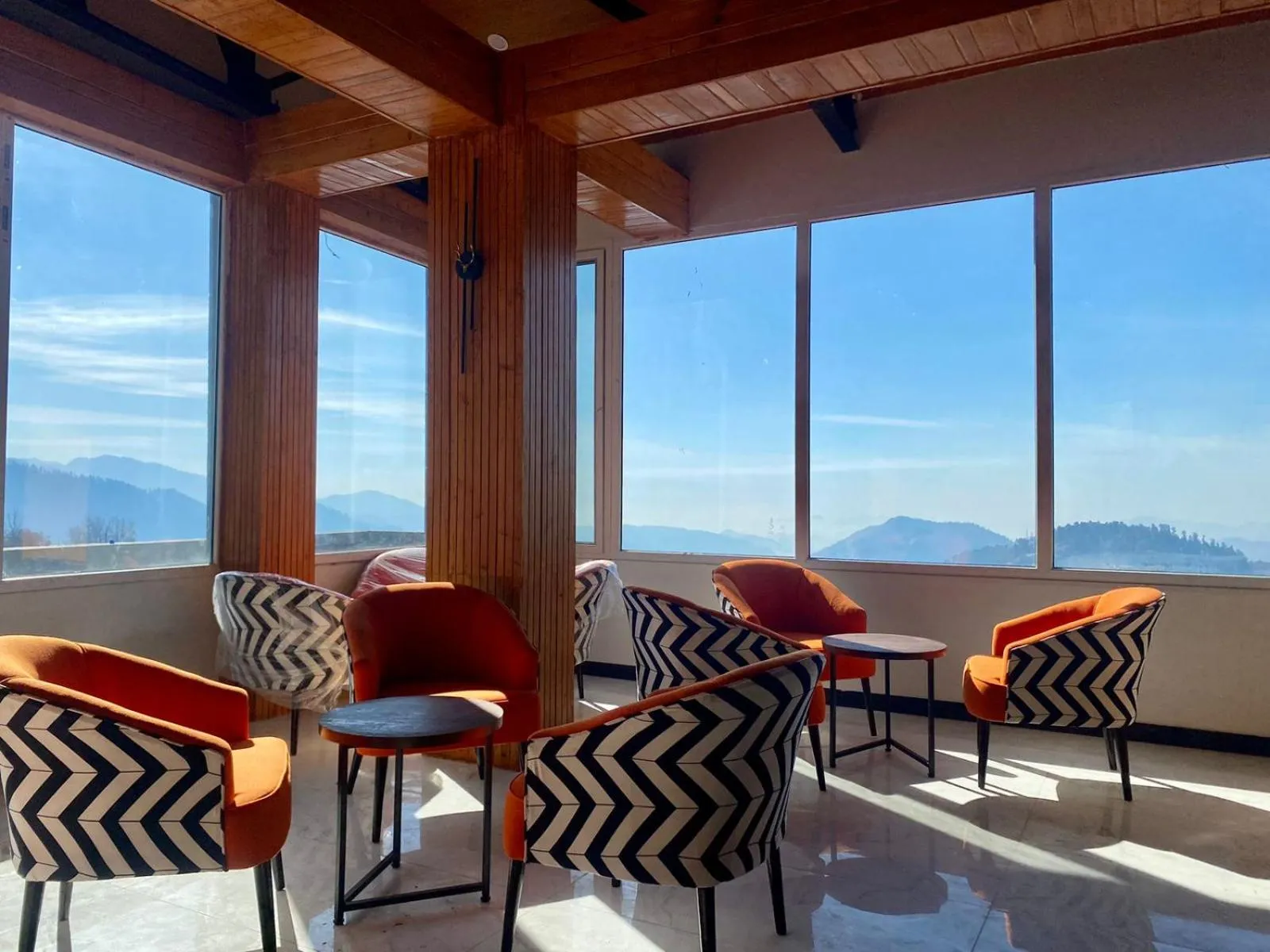 Restaurant/places to eat in Sky Lodge Hotel