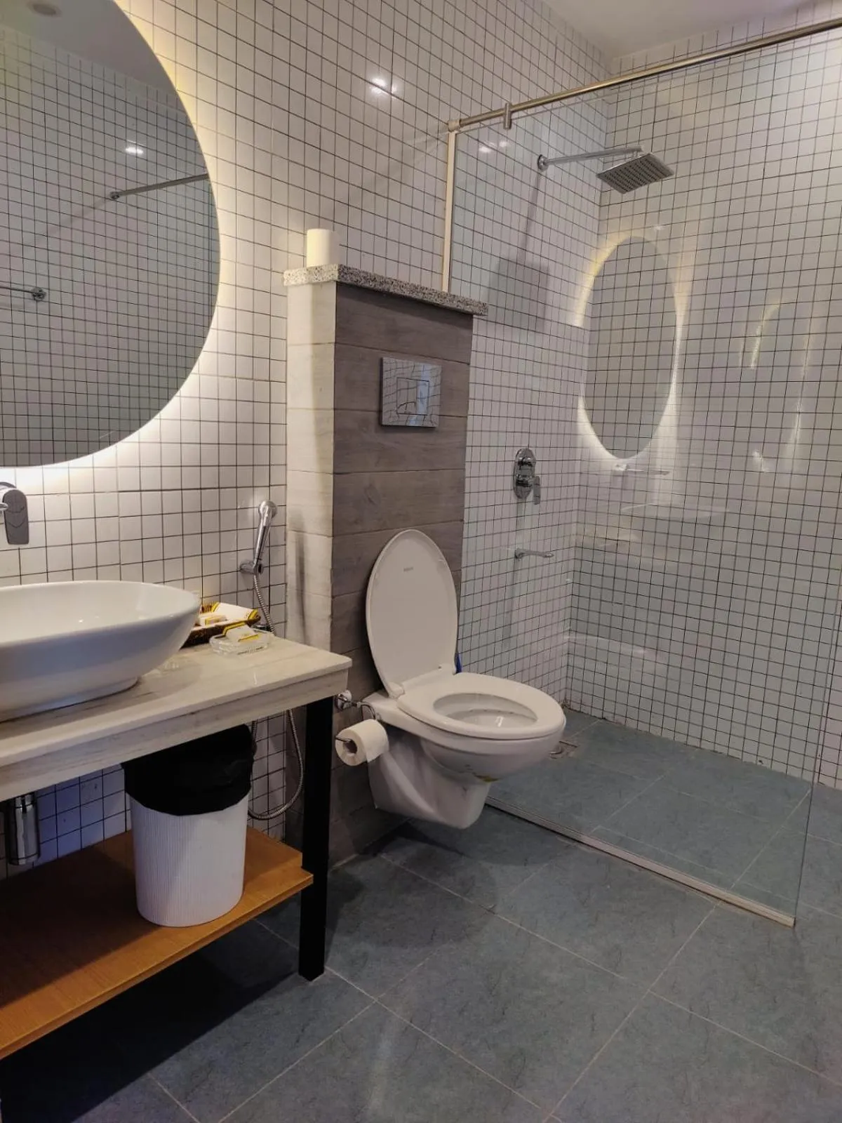 Shower in Sky Lodge Hotel