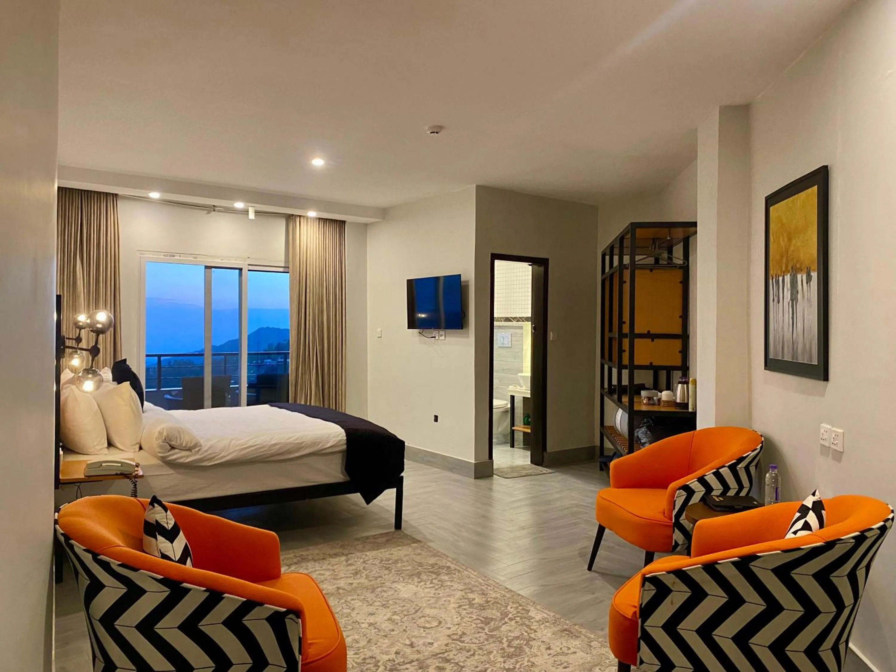 Photo of the whole room in Sky Lodge Hotel