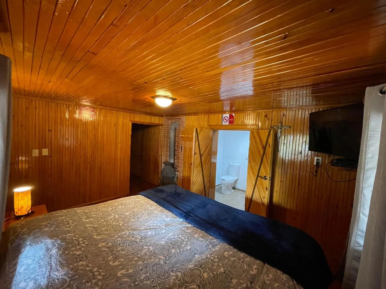 Photo of the whole room, Bed in Cabañas 5 Pinos