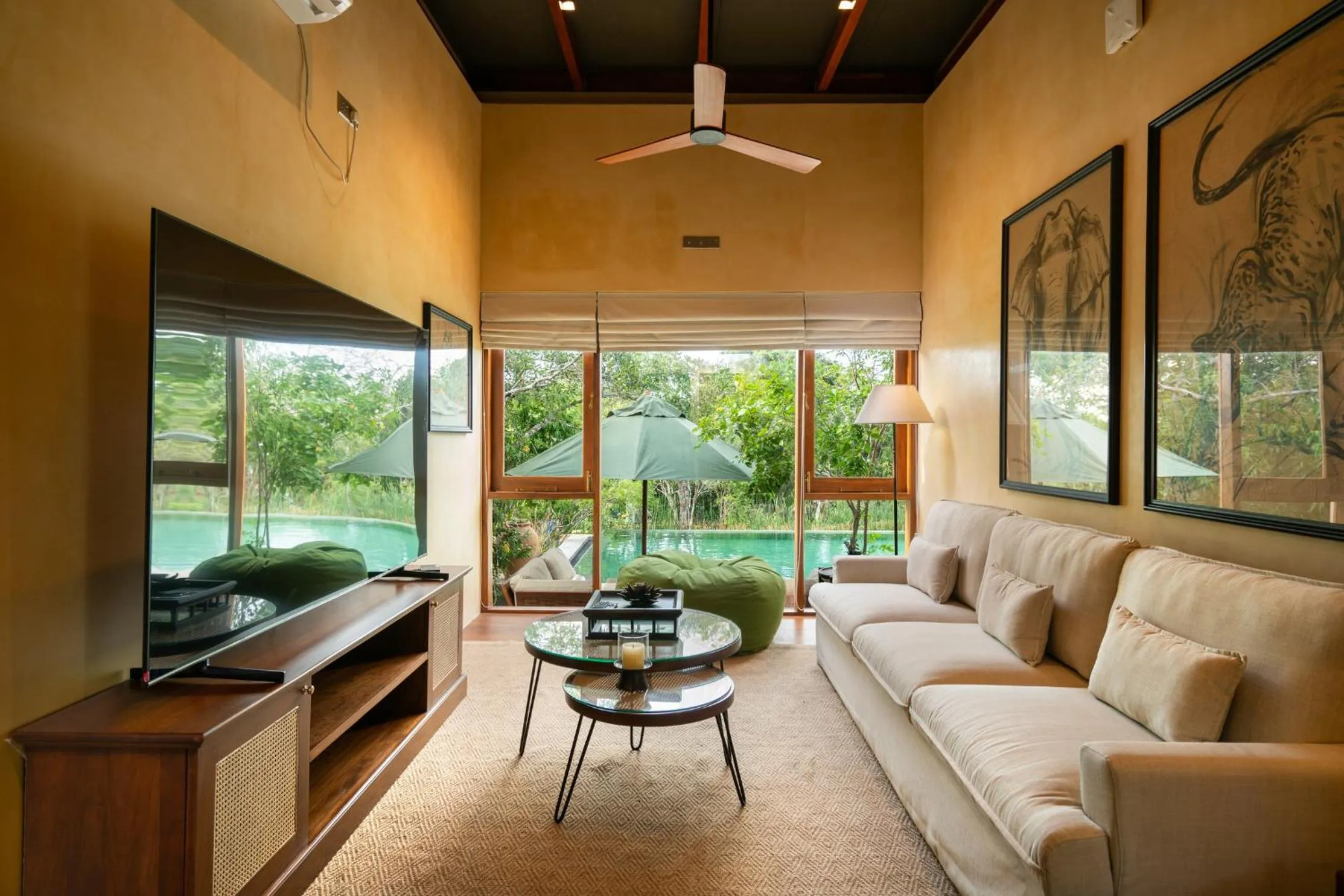 Communal lounge/ TV room in Taru Villas Villu - Wilpattu