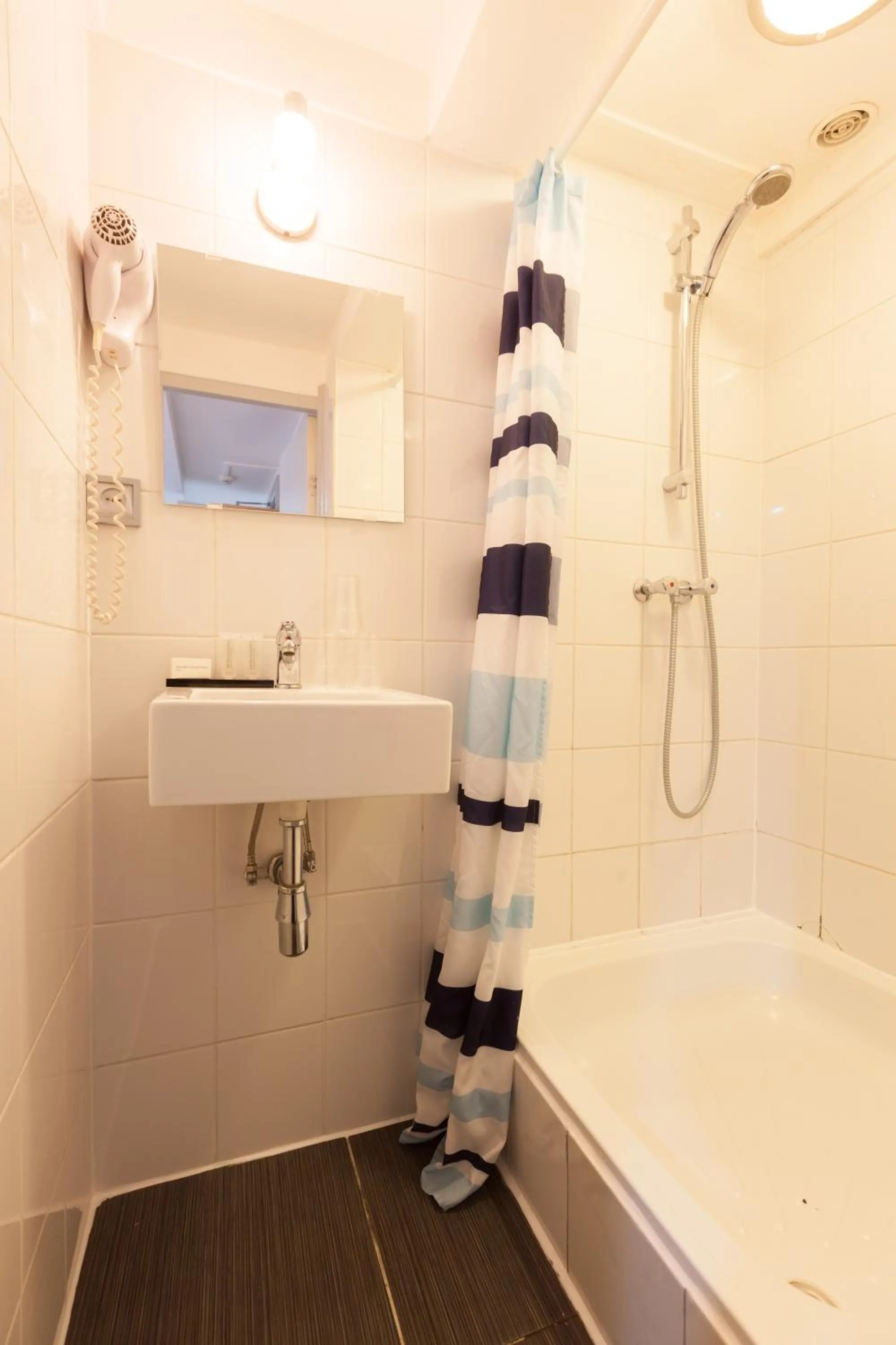 Shower in The Townhouse Hotel