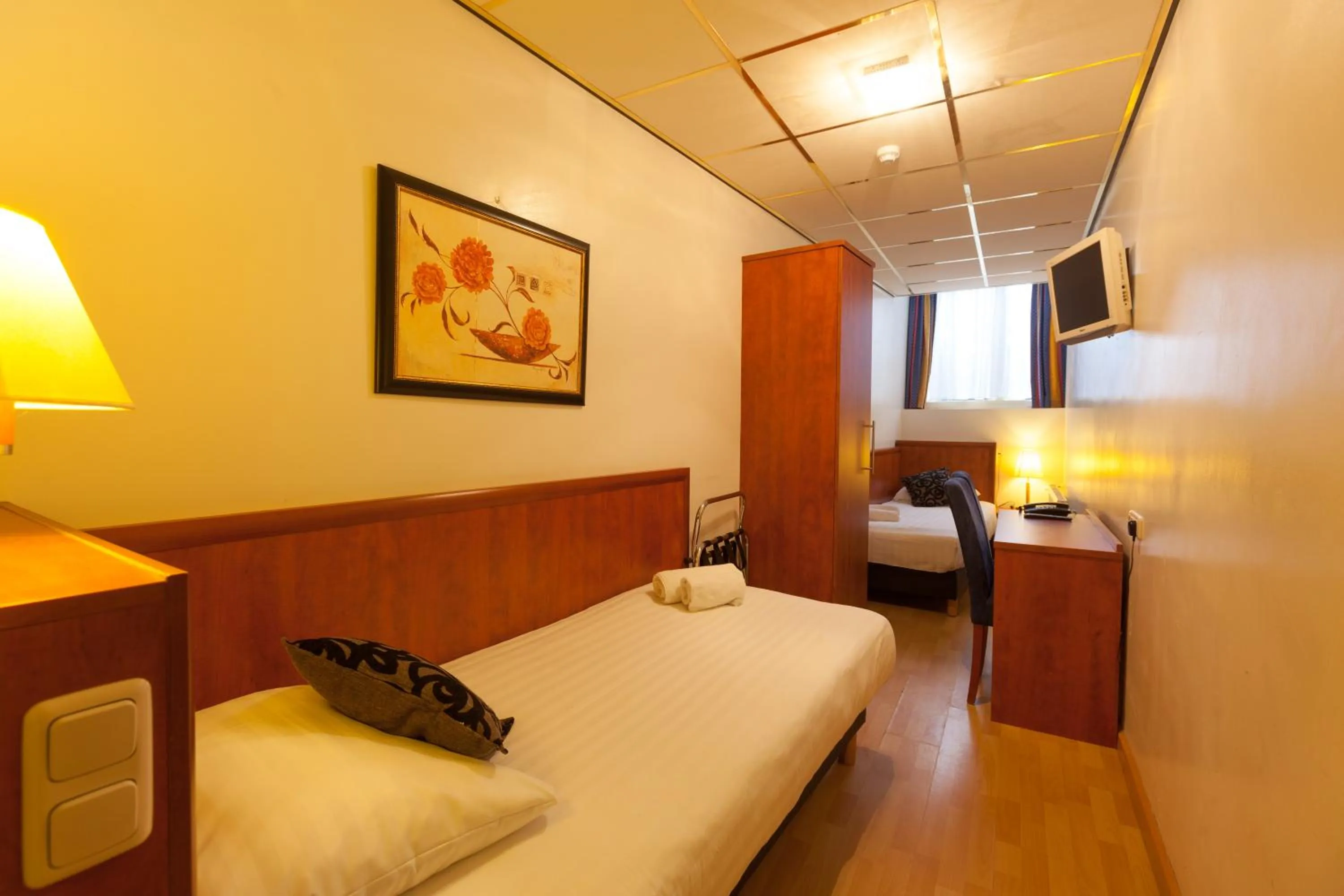 Bed in The Townhouse Hotel