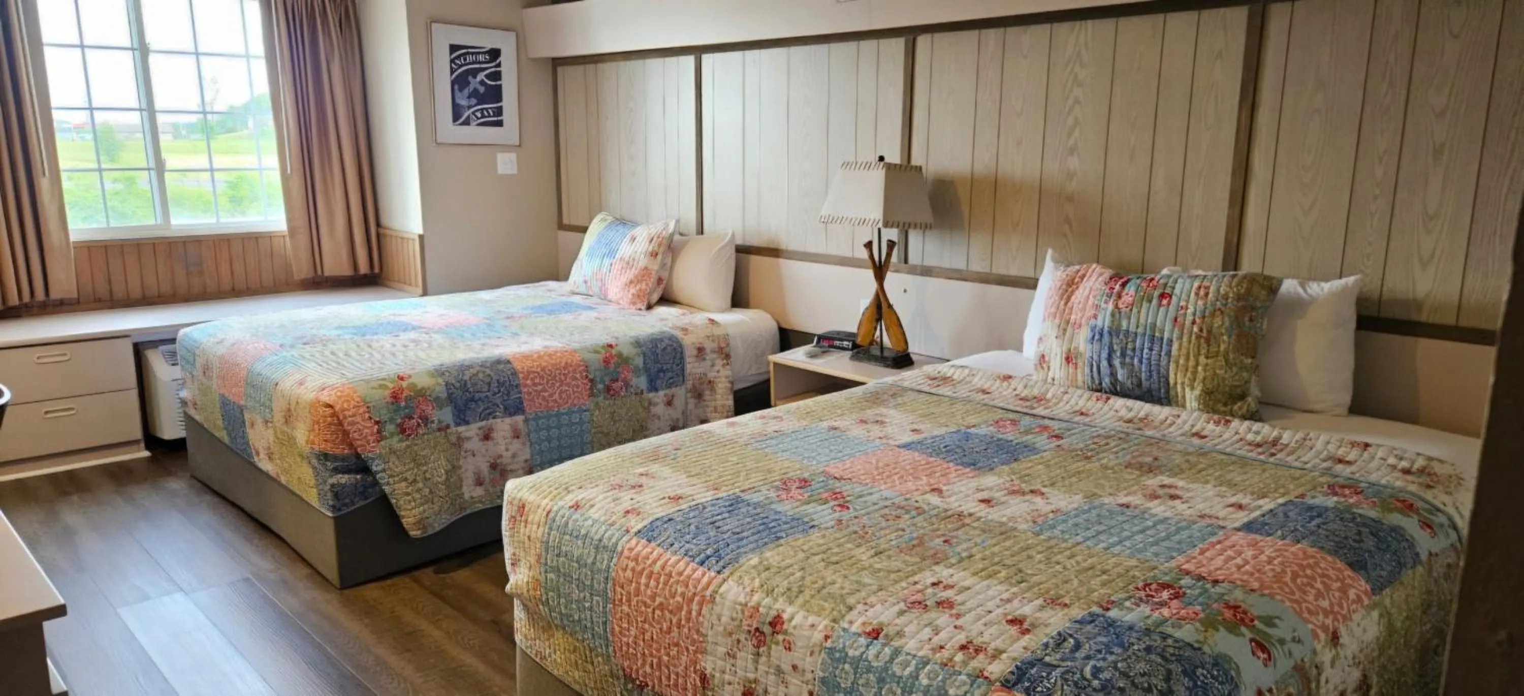 Bed in Patti's Inn and Suites